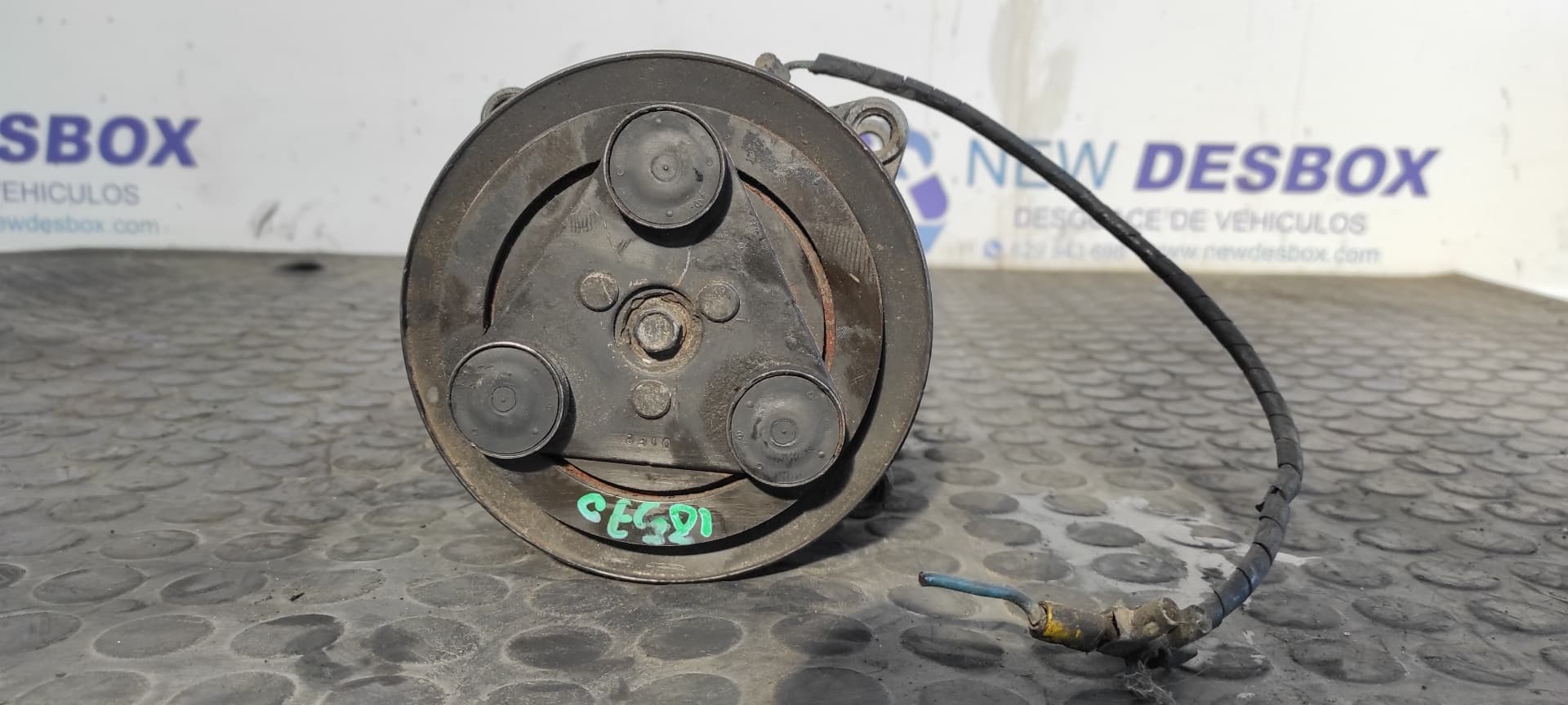 Recambio de COMPRESOR AIRE ACONDICIONADO para NISSAN ATLEON B4.40 TURBO B4.40 TURBO  referencia OEM IAM SAE J639   - BLANCO