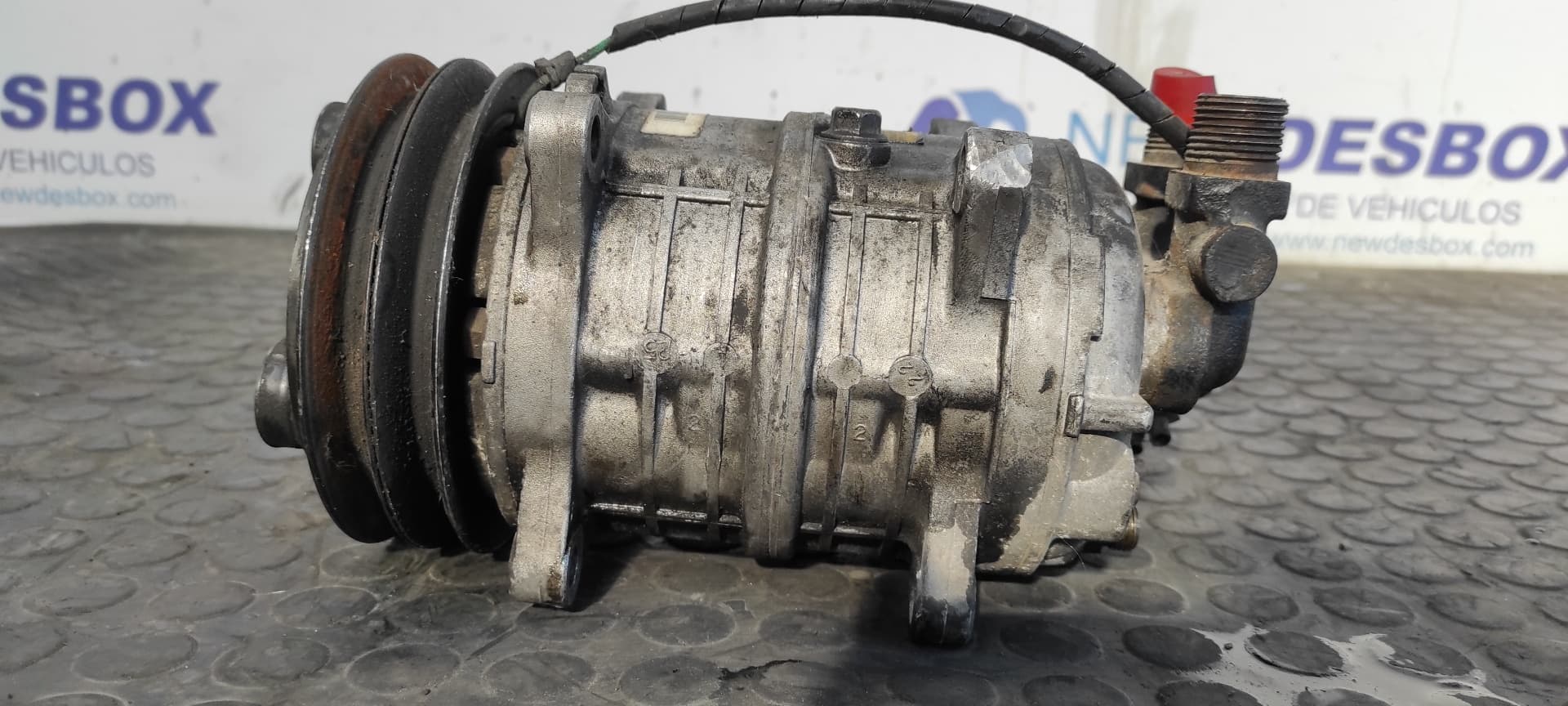 Recambio de COMPRESOR AIRE ACONDICIONADO para NISSAN ATLEON B4.40 TURBO B4.40 TURBO  referencia OEM IAM SAE J639   - BLANCO 6