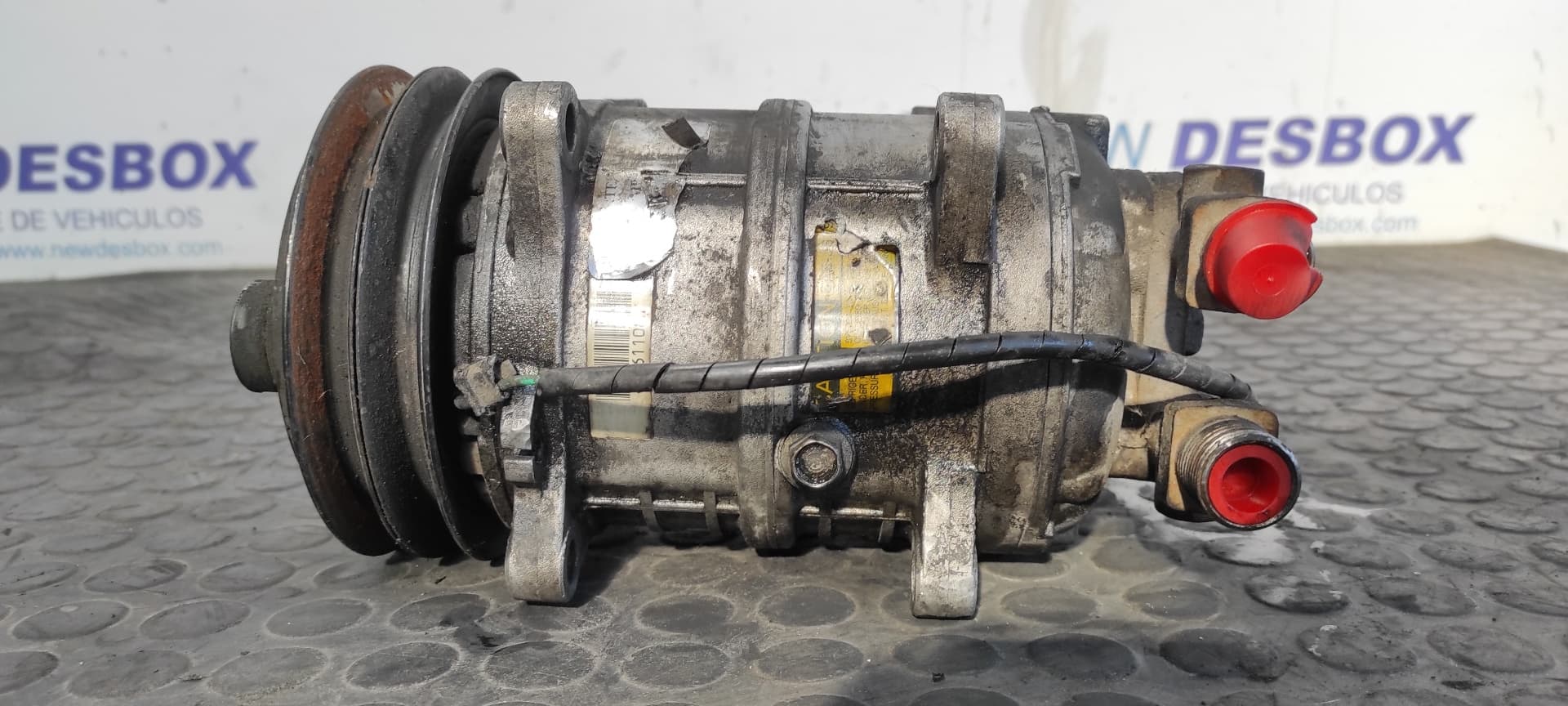Recambio de COMPRESOR AIRE ACONDICIONADO para NISSAN ATLEON B4.40 TURBO B4.40 TURBO  referencia OEM IAM SAE J639   - BLANCO 2