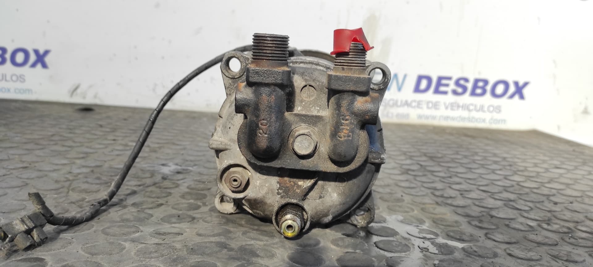 Recambio de COMPRESOR AIRE ACONDICIONADO para NISSAN ATLEON B4.40 TURBO B4.40 TURBO  referencia OEM IAM SAE J639   - BLANCO 3
