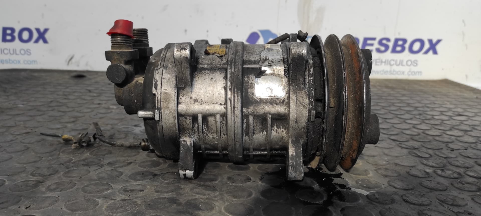 Recambio de COMPRESOR AIRE ACONDICIONADO para NISSAN ATLEON B4.40 TURBO B4.40 TURBO  referencia OEM IAM SAE J639   - BLANCO 4