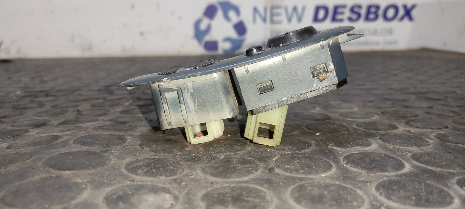 Recambio de MANDO ELEVALUNAS DELANTERO IZQUIERDO para VOLKSWAGEN SHARAN (7M8) 1.9 TDI AFN referencia OEM IAM    - GRIS 2