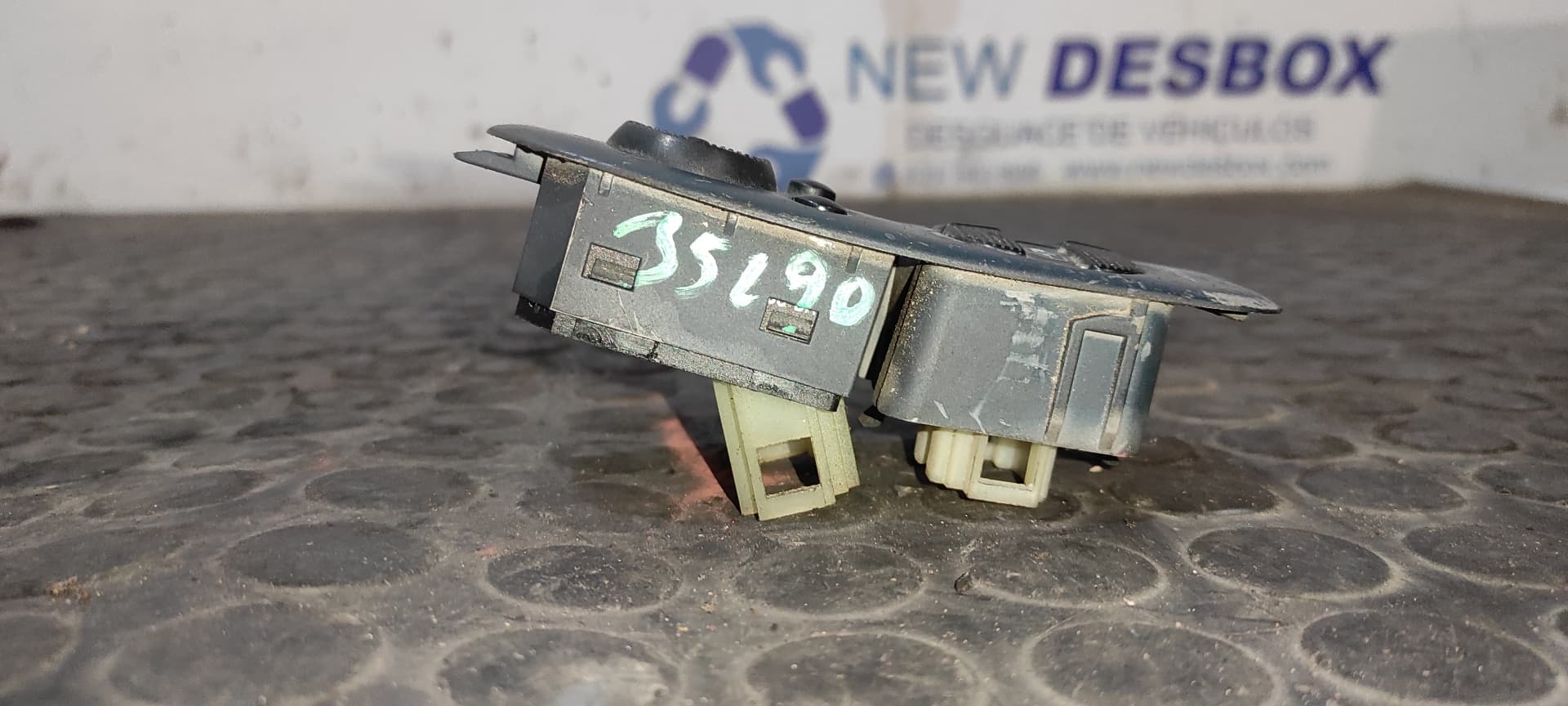 Recambio de MANDO ELEVALUNAS DELANTERO IZQUIERDO para VOLKSWAGEN SHARAN (7M8) 1.9 TDI AFN referencia OEM IAM    - GRIS 4