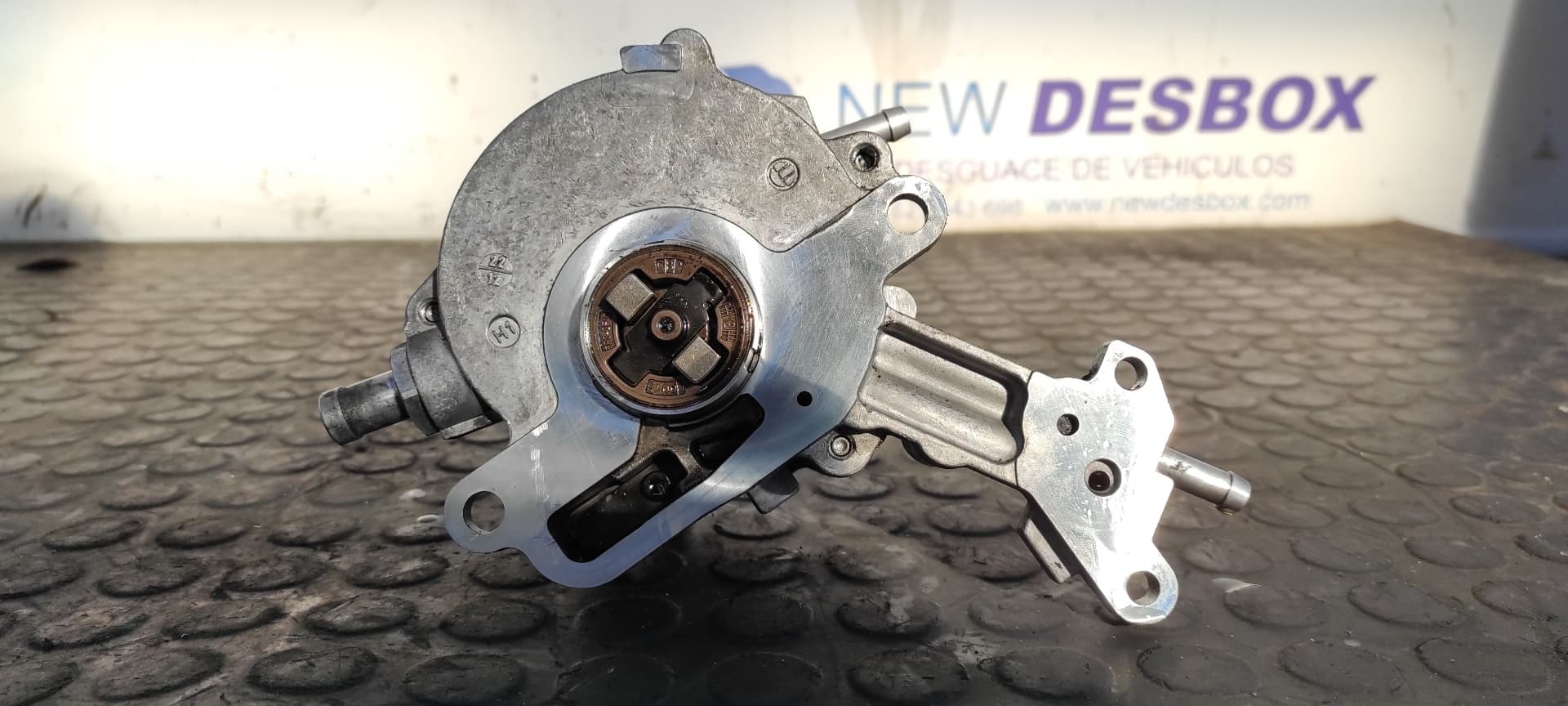 Recambio de DEPRESOR FRENO / BOMBA VACIO para VOLKSWAGEN PASSAT BERLINA (3B2) Comfortline syncro / 4Motion AVG referencia OEM IAM BOSCH V200   - BLANCO 7