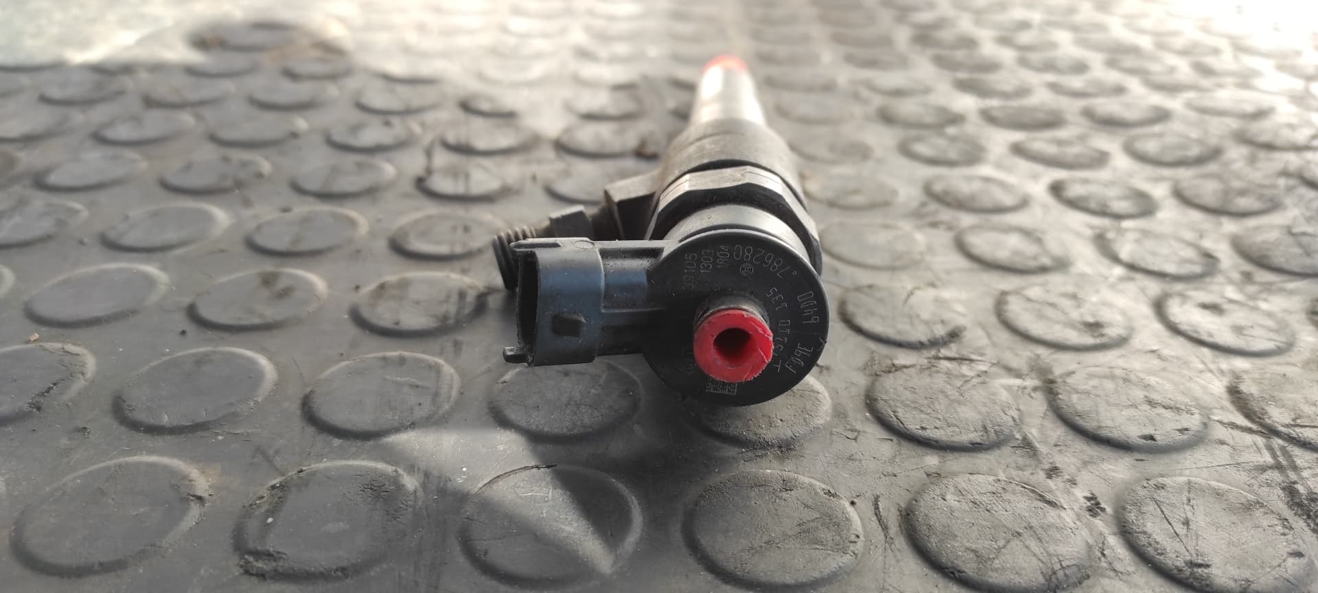 Recambio de INYECTOR para PEUGEOT 206 BERLINA 8HX referencia OEM IAM 0445110135 5