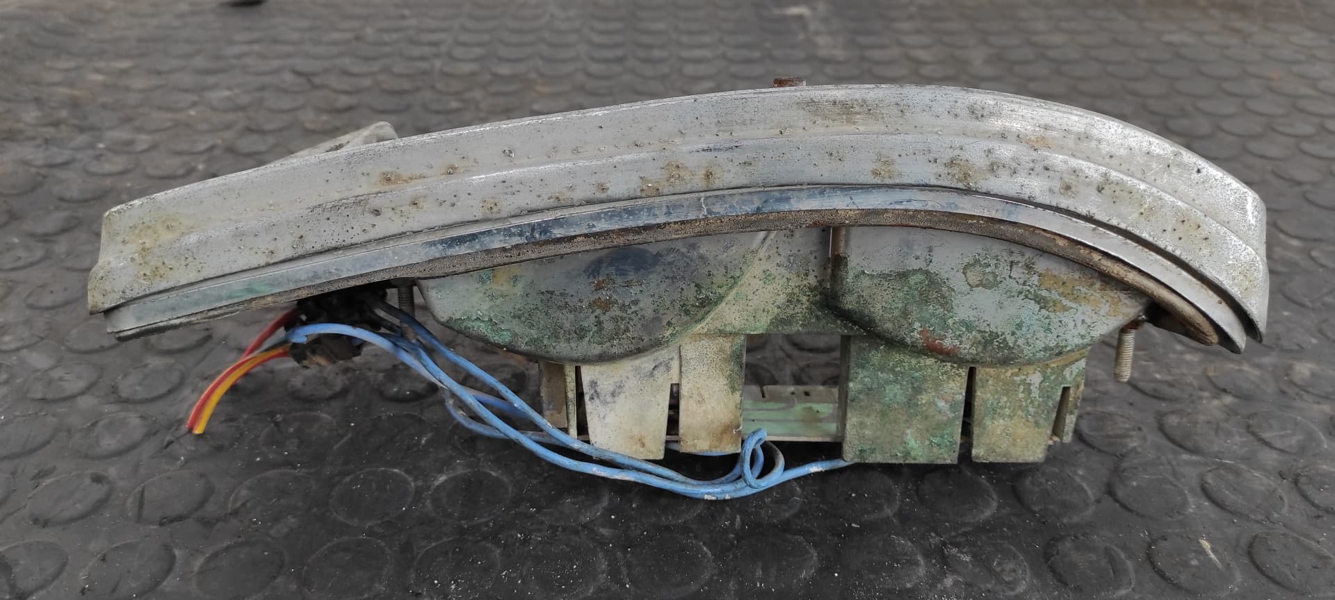 Recambio de PILOTO TRASERO IZQUIERDO para SEAT 127 127A000 referencia OEM IAM PROV 16007   - AMARILLO 4