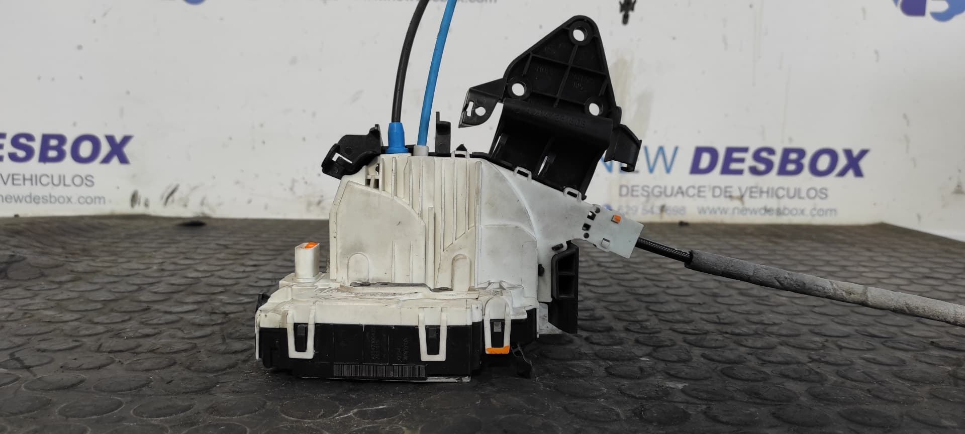 Recambio de CERRADURA PUERTA TRASERA DERECHA para MERCEDES-BENZ CLASE C (W204) BERLINA 2.2 CDI CAT OM646811 referencia OEM IAM A2047331808   - BLANCO