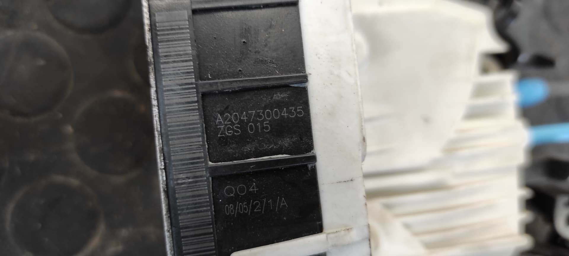 Recambio de CERRADURA PUERTA TRASERA DERECHA para MERCEDES-BENZ CLASE C (W204) BERLINA 2.2 CDI CAT OM646811 referencia OEM IAM A2047331808   - BLANCO 6