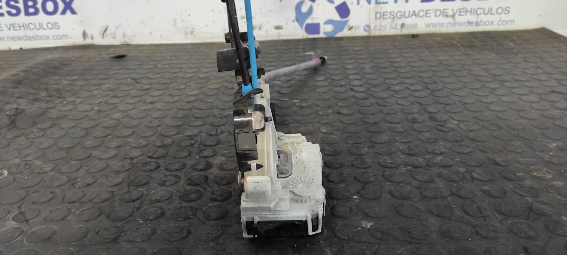 Recambio de CERRADURA PUERTA TRASERA DERECHA para MERCEDES-BENZ CLASE C (W204) BERLINA 2.2 CDI CAT OM646811 referencia OEM IAM A2047331808   - BLANCO 7