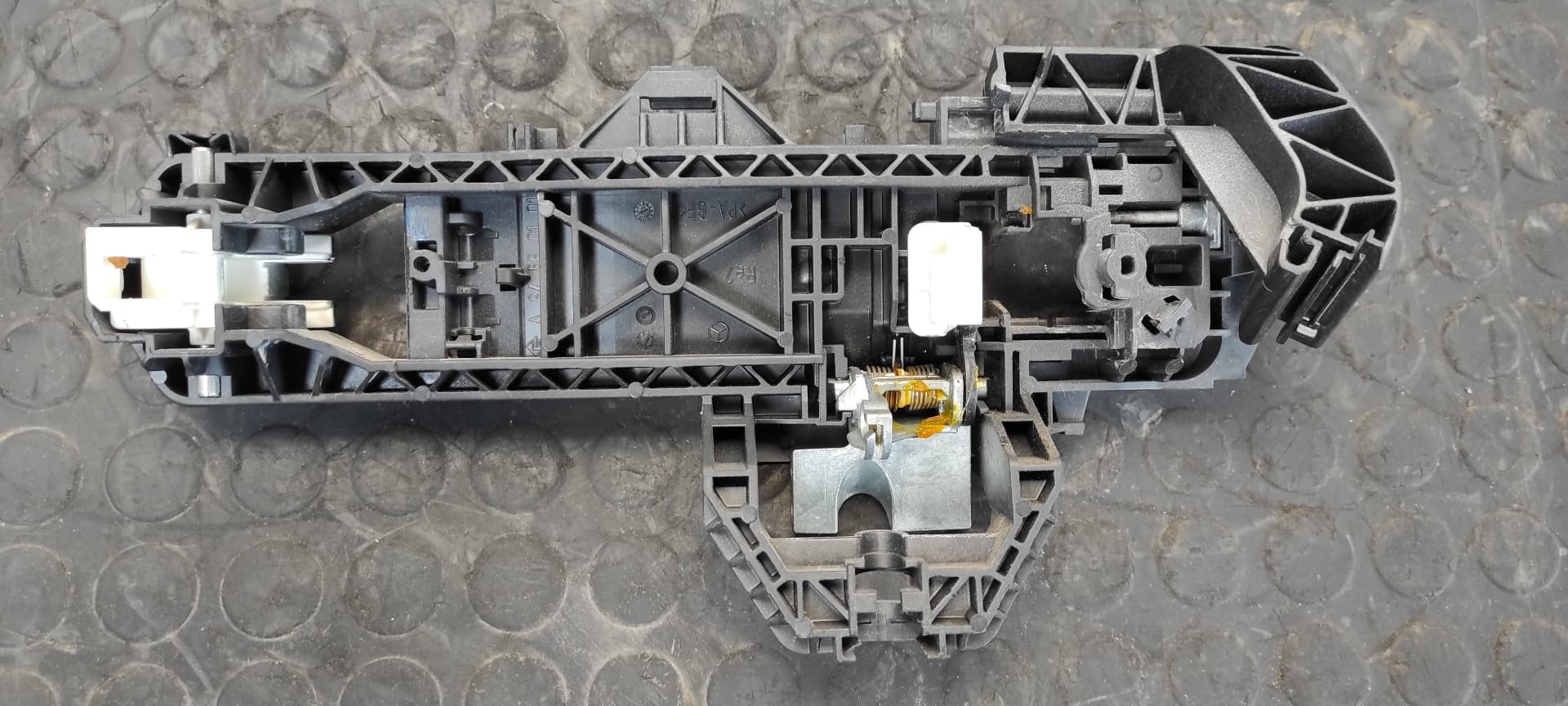Recambio de MANETA TRASERA DERECHA para MERCEDES-BENZ CLASE C (W204) BERLINA 2.2 CDI CAT OM646811 referencia OEM IAM A2042600834   - BLANCO 6