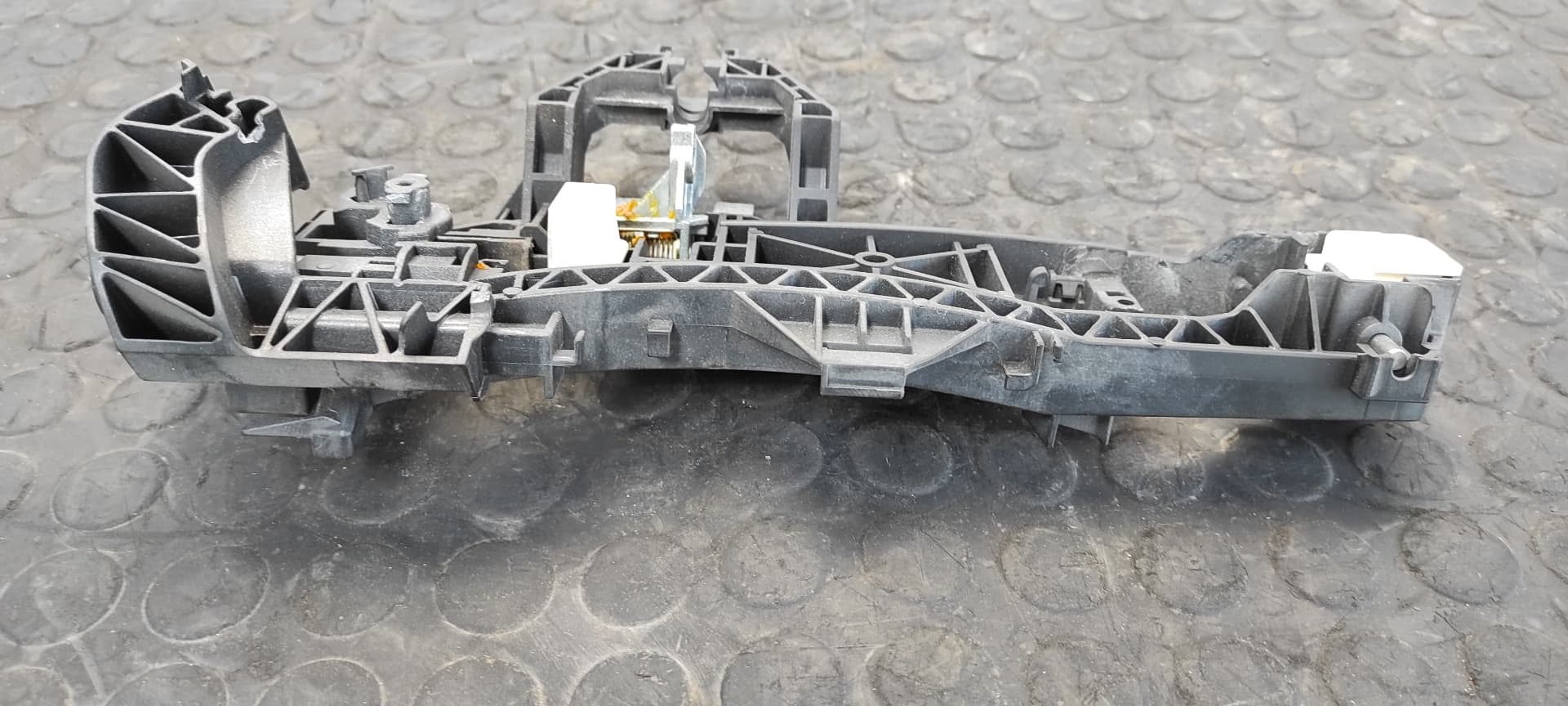 Recambio de MANETA TRASERA DERECHA para MERCEDES-BENZ CLASE C (W204) BERLINA 2.2 CDI CAT OM646811 referencia OEM IAM A2042600834   - BLANCO 2