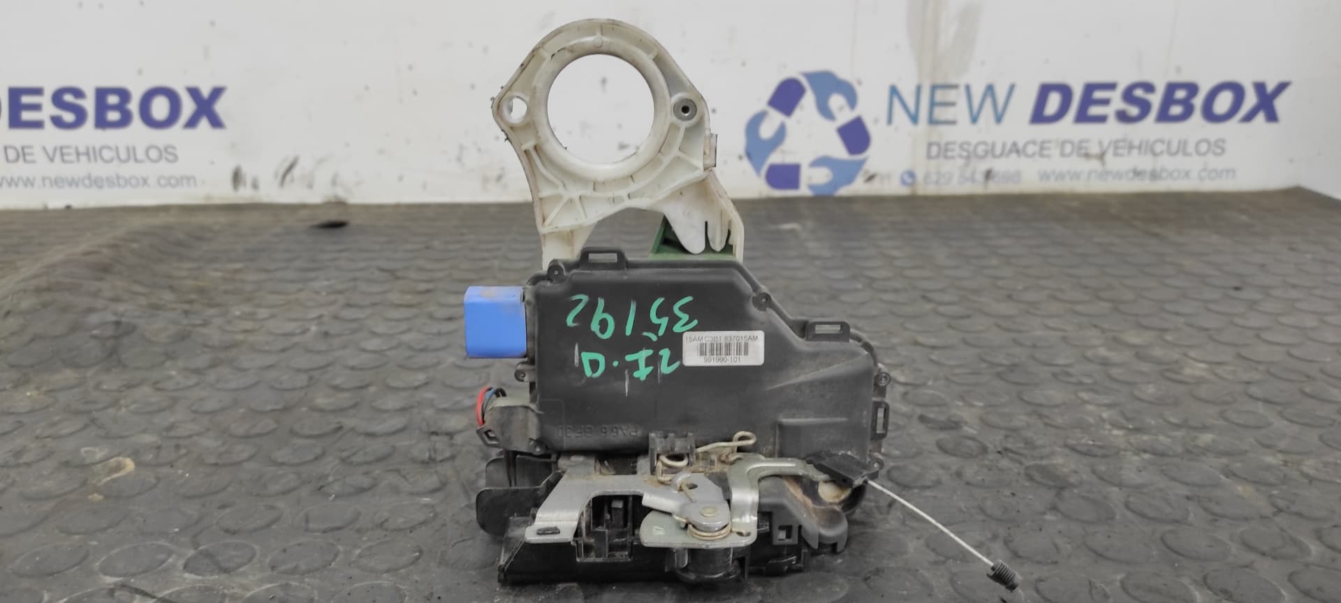 Recambio de CERRADURA PUERTA DELANTERA IZQUIERDA para SEAT IBIZA (6L1) 1.4 TDI AMF referencia OEM IAM C3B1837015AM   - BLANCO