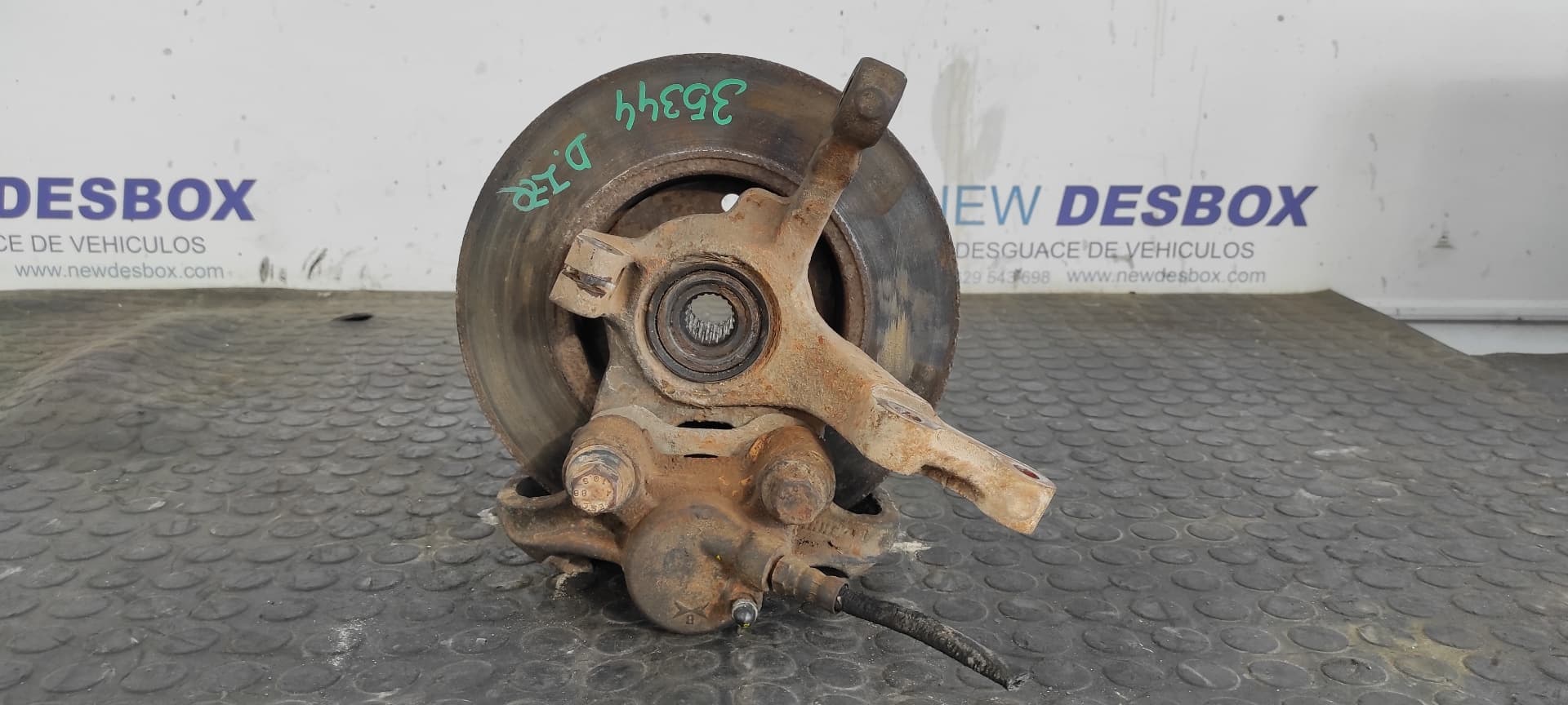 Recambio de MANGUETA DELANTERA IZQUIERDA para RENAULT RAPID/EXPRESS (F40) 1.6 D Familiar (F404) F8M720 referencia OEM IAM    - BLANCO