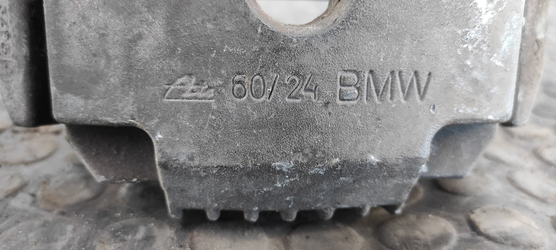 Recambio de PINZA DE FRENO DELANTERA IZQUIERDA para BMW SERIE 5 BERLINA (E60) 2.0 16V Diesel M47N204D5 referencia OEM IAM BMW 60 24    - NEGRO 3