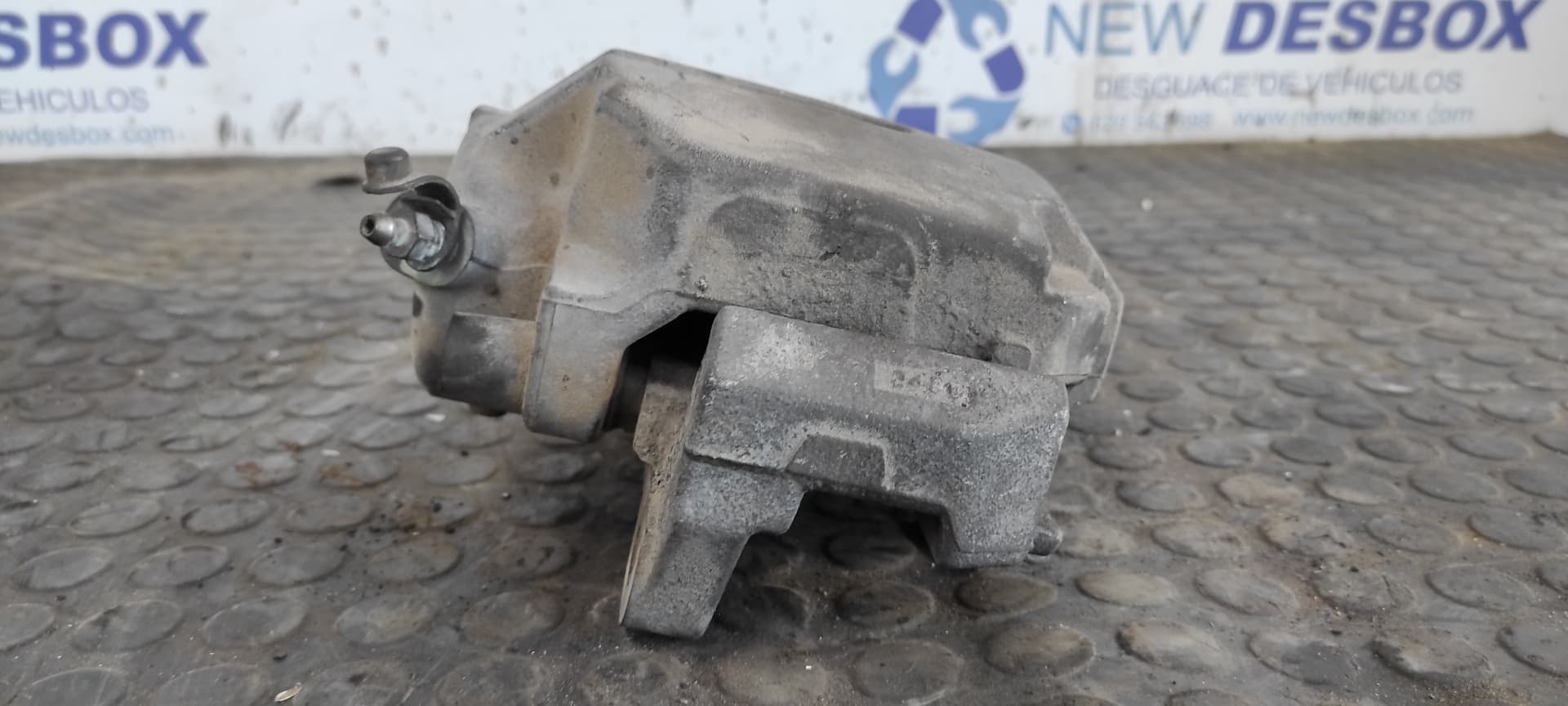 Recambio de PINZA DE FRENO DELANTERA IZQUIERDA para BMW SERIE 5 BERLINA (E60) 2.0 16V Diesel M47N204D5 referencia OEM IAM BMW 60 24    - NEGRO 7