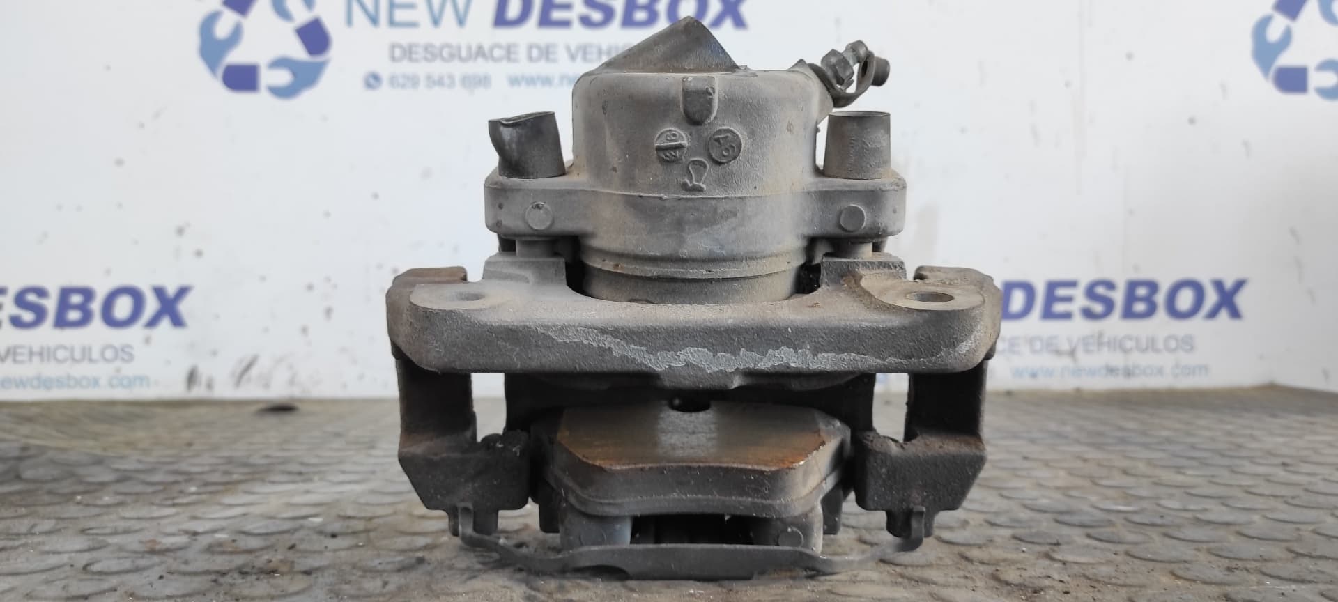 Recambio de PINZA DE FRENO DELANTERA IZQUIERDA para BMW SERIE 5 BERLINA (E60) 2.0 16V Diesel M47N204D5 referencia OEM IAM BMW 60 24    - NEGRO 2