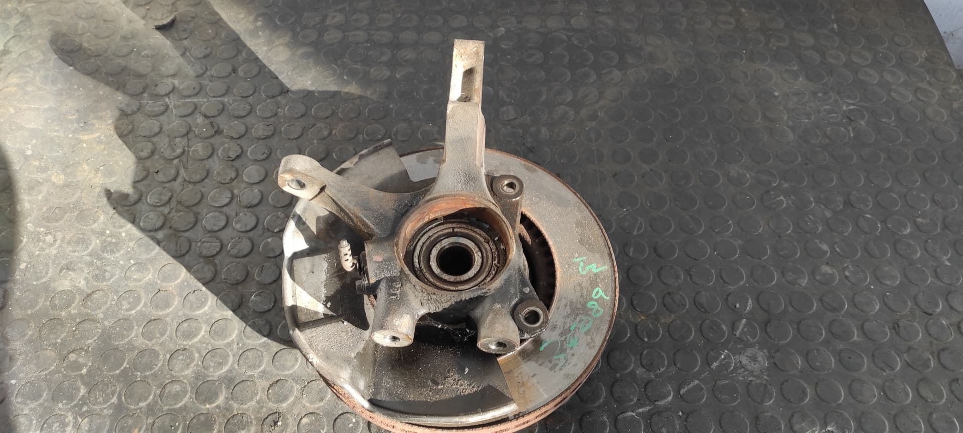 Recambio de MANGUETA DELANTERA IZQUIERDA para KIA SPORTAGE G4GC referencia OEM IAM AJ1 69T   - NEGRO 4