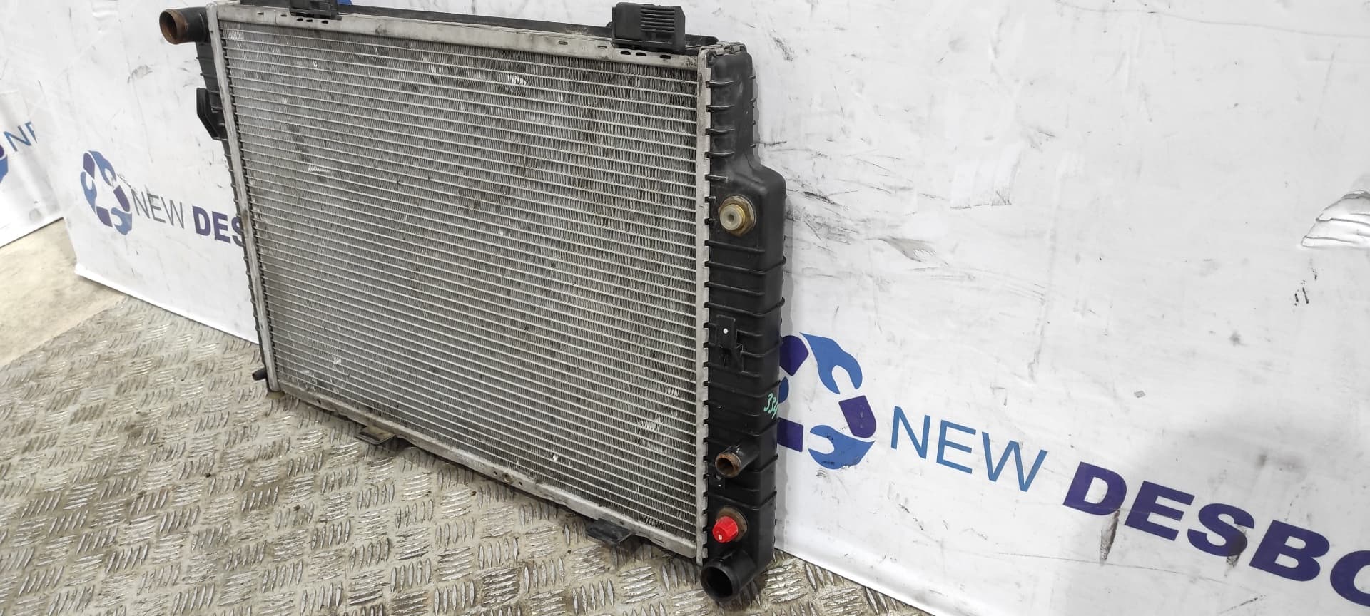 Recambio de RADIADOR AGUA para MERCEDES-BENZ CLASE C (W202) BERLINA 200 CDI (202.134) 604910 referencia OEM IAM    - NEGRO 4