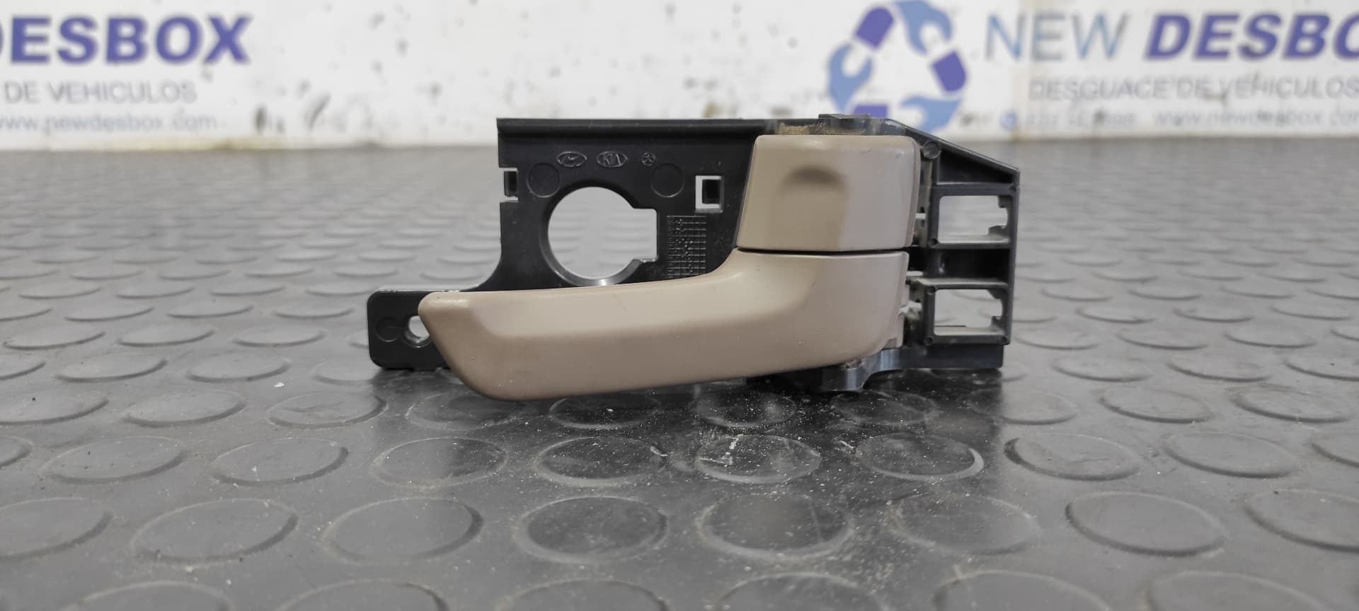 Recambio de MANETA INTERIOR TRASERA DERECHA para KIA SPORTAGE Concept G4GC referencia OEM IAM 826131F000   - NEGRO