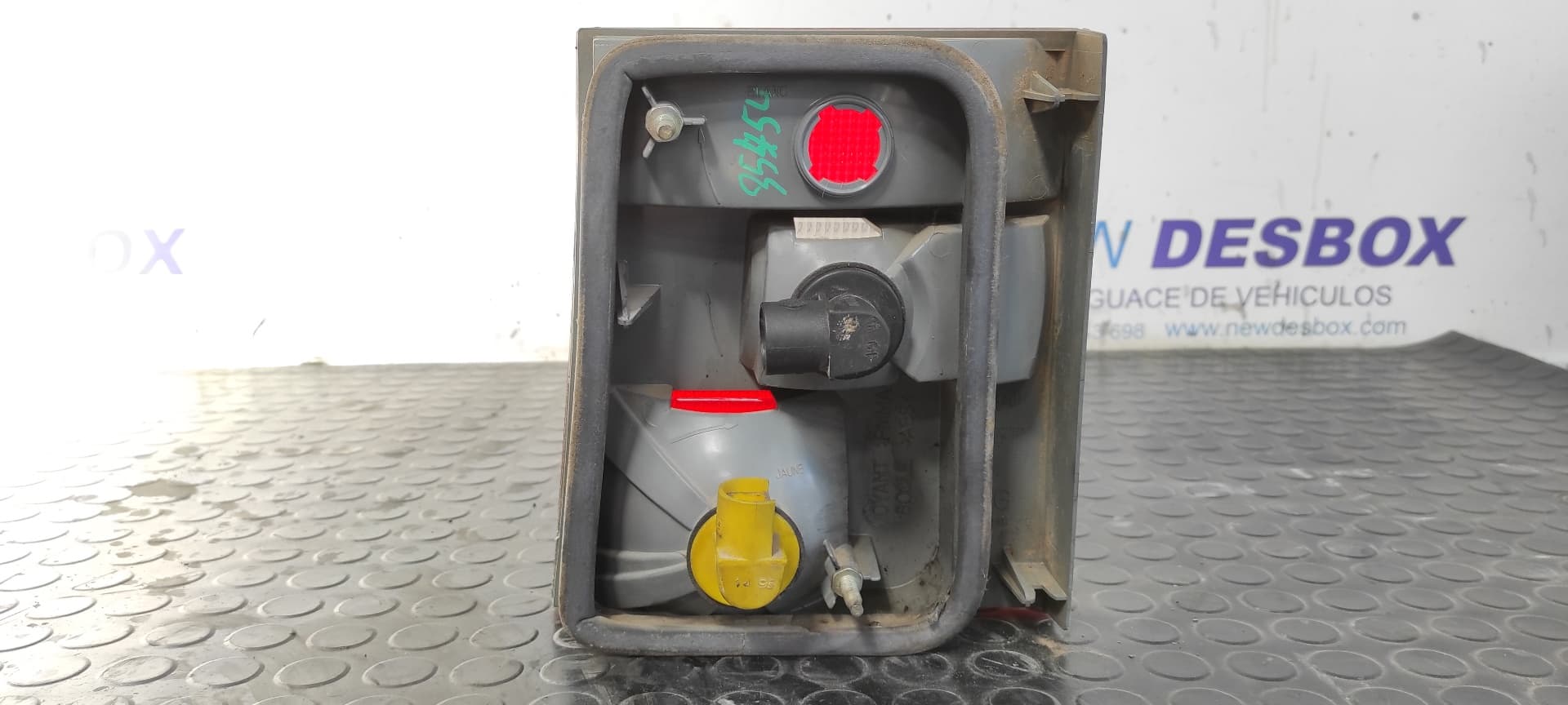 Recambio de PILOTO PORTON IZQUIERDO para CITROEN EVASION 1.9 Turbodiesel D8BXUD9TF referencia OEM IAM 45240   - ROJO 5