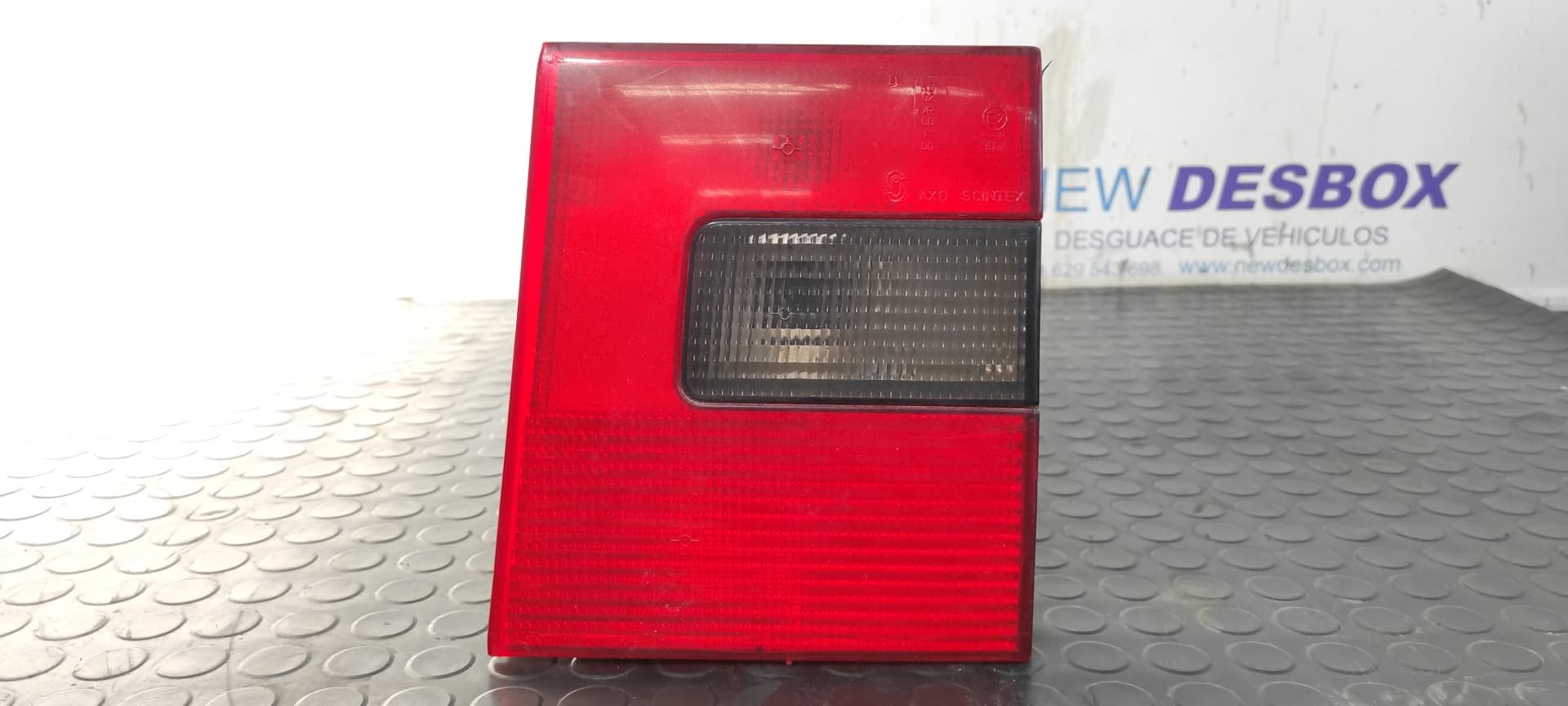 Recambio de PILOTO PORTON DERECHO para CITROEN EVASION 1.9 Turbodiesel D8BXUD9TF referencia OEM IAM 45241 - ROJO
