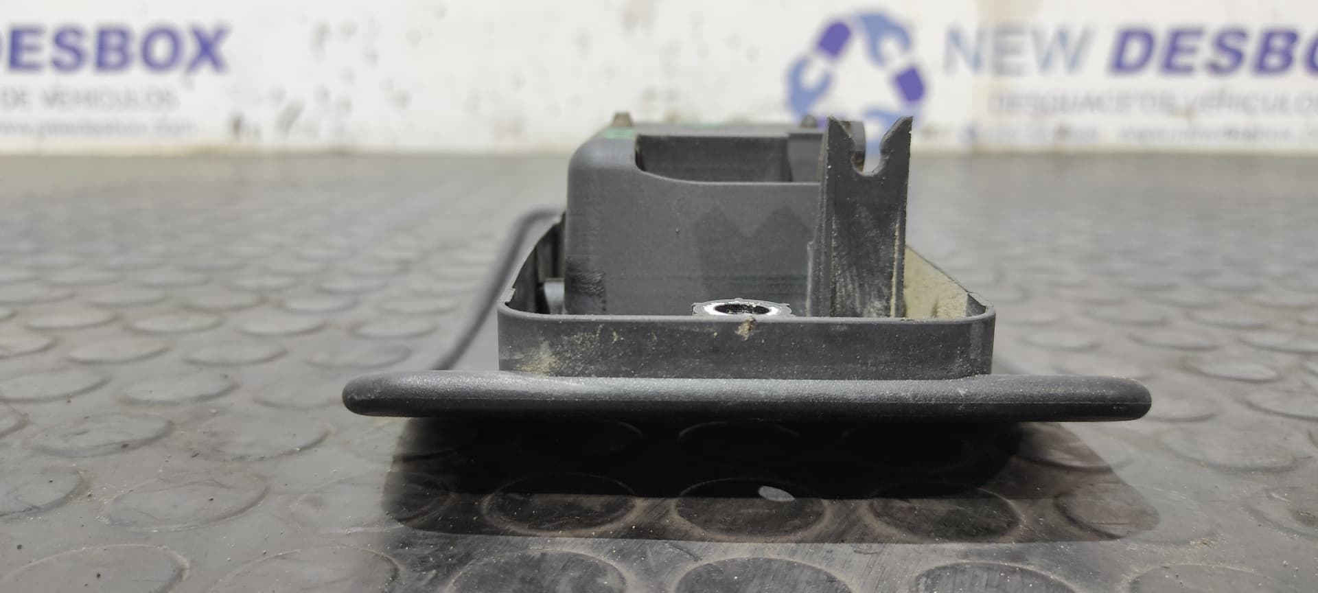 Recambio de MANETA INTERIOR TRASERA DERECHA para CITROEN JUMPER CAJA ABIERTA (06.2006 =>) 2.2 HDI CAT 4HV referencia OEM IAM 242449   - BLANCO 4