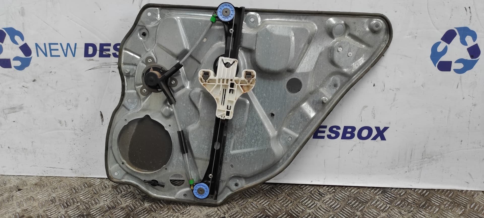 Recambio de ELEVALUNAS TRASERO IZQUIERDO para VOLKSWAGEN POLO (9N3) Advance BNM referencia OEM IAM 6Q6839755   - GRIS 4