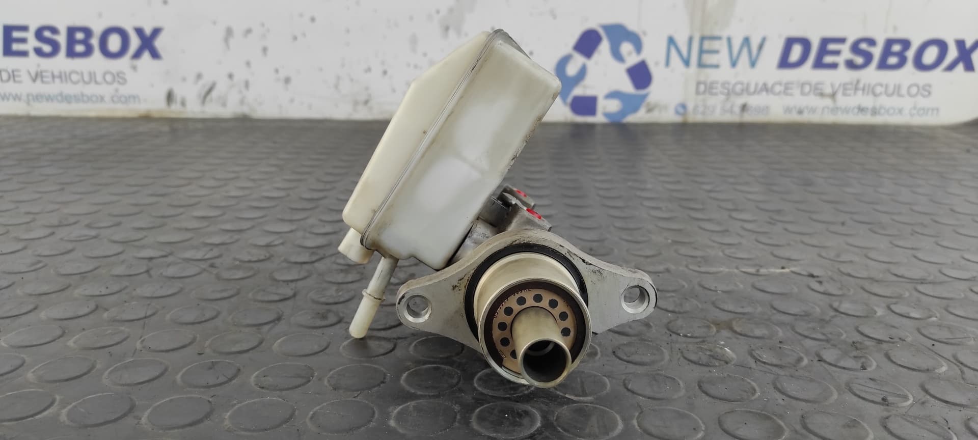 Recambio de BOMBA FRENO para FORD FOCUS C-MAX (CAP) Ambiente (D) KKDA referencia OEM IAM    - NEGRO