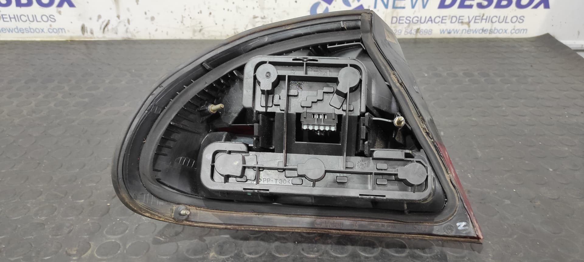Recambio de PILOTO TRASERO DERECHO para OPEL TIGRA 1.4 16V X14XE referencia OEM IAM VALEO 5065   - ROJO 3