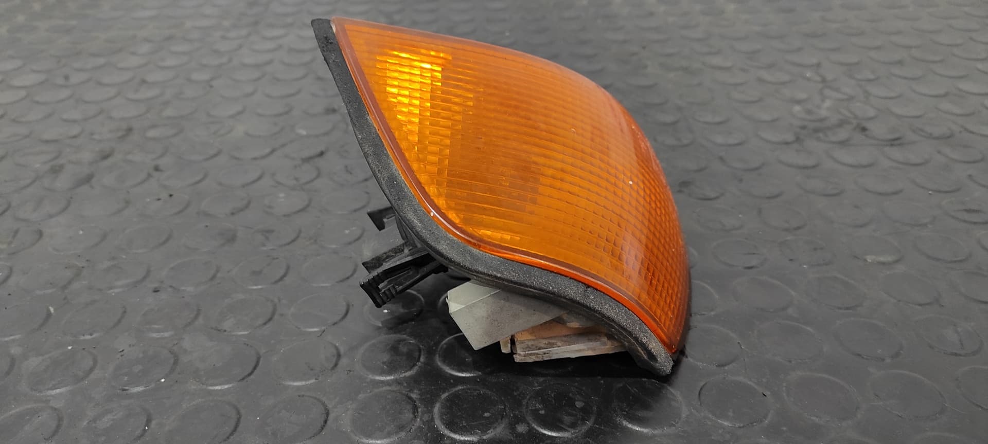 Recambio de PILOTO DELANTERO IZQUIERDO para BMW SERIE 3 BERLINA (E36) 1.7 Turbodiesel CAT M41D18INTER referencia OEM IAM 1387043   - NEGRO 2