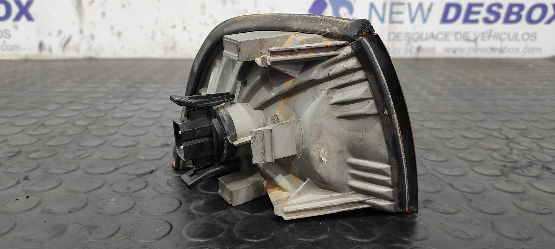 Recambio de PILOTO DELANTERO IZQUIERDO para BMW SERIE 3 BERLINA (E36) 1.7 Turbodiesel CAT M41D18INTER referencia OEM IAM 1387043   - NEGRO 4
