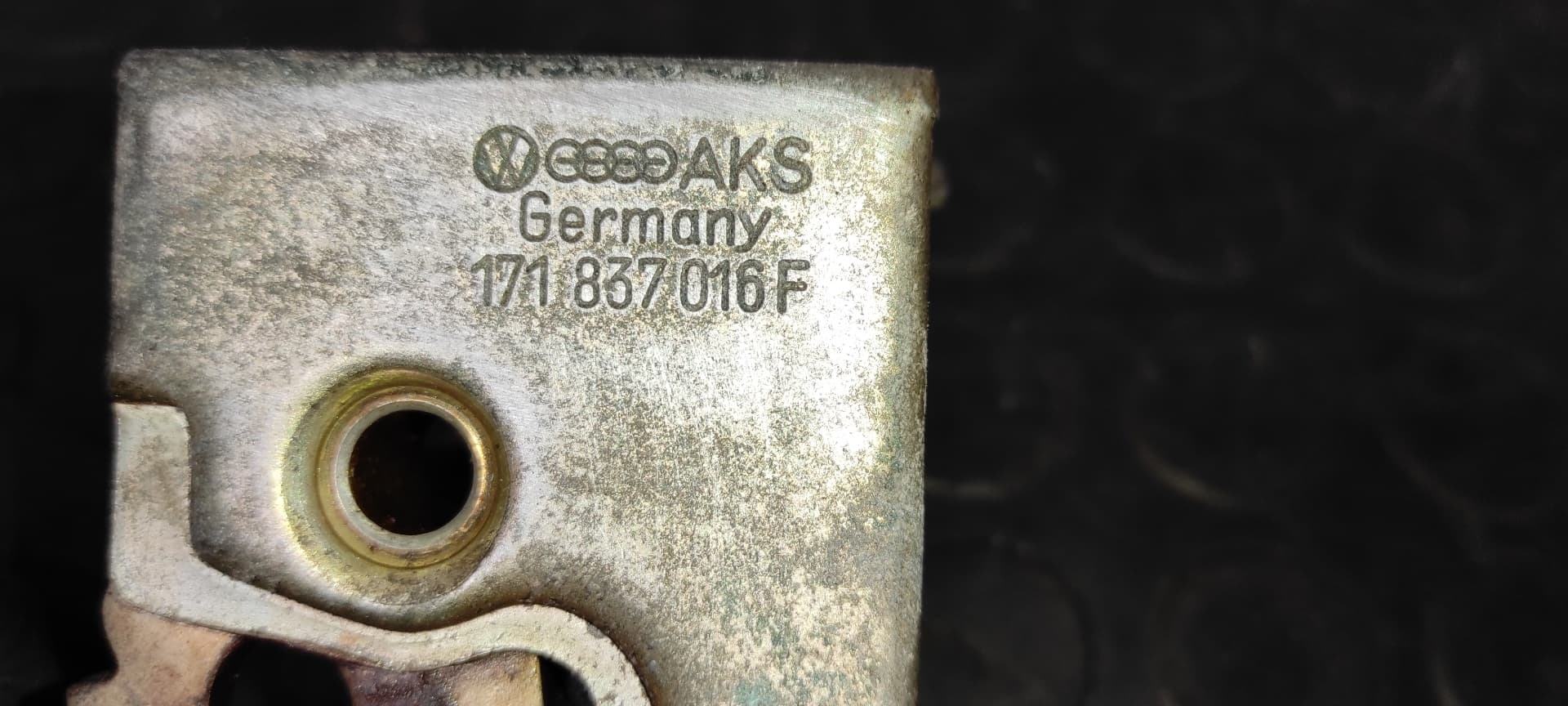 Recambio de CERRADURA PUERTA DELANTERA DERECHA para VOLKSWAGEN GOLF I (171/173) referencia OEM IAM 171837016F 2
