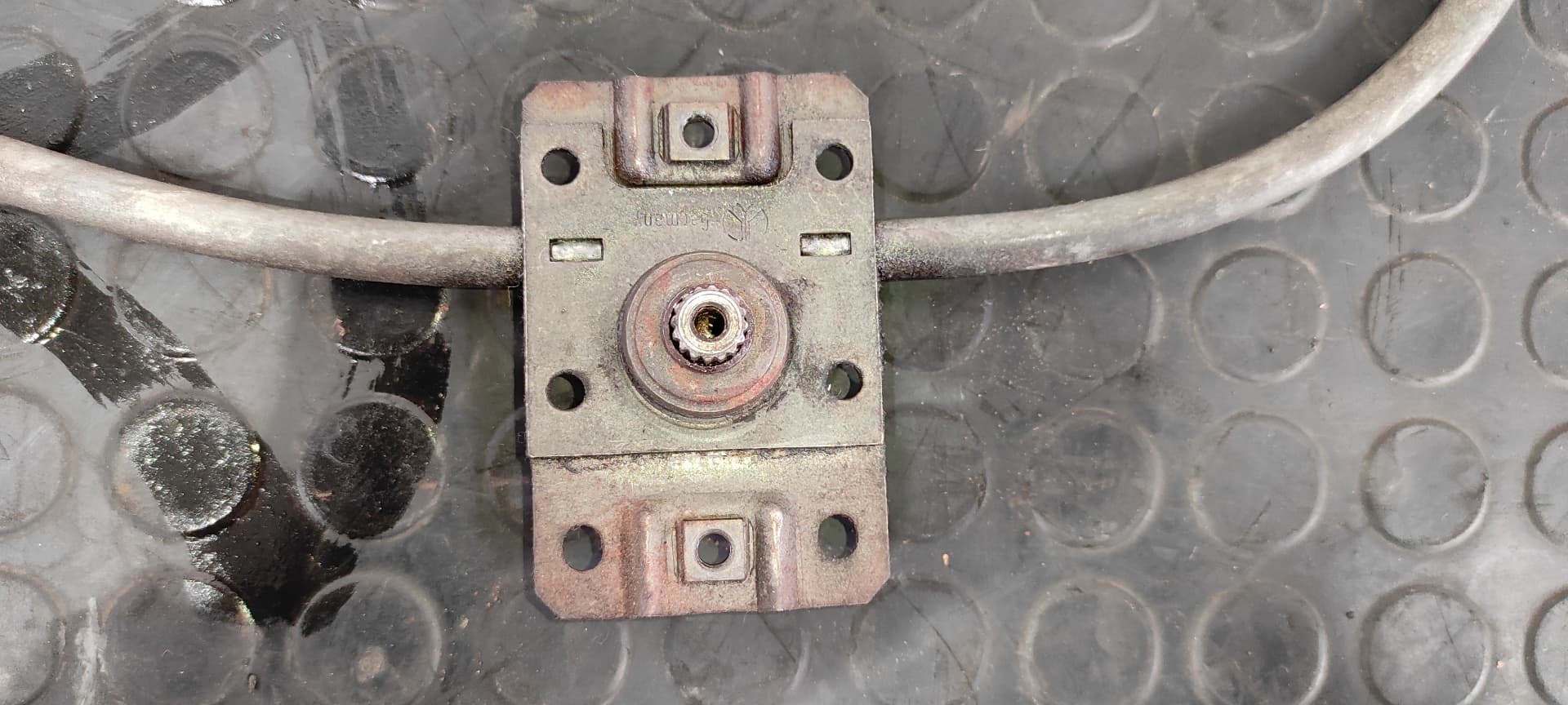 Recambio de ELEVALUNAS DELANTERO DERECHO para VOLKSWAGEN GOLF I (171/173) referencia OEM IAM 171837402C 2