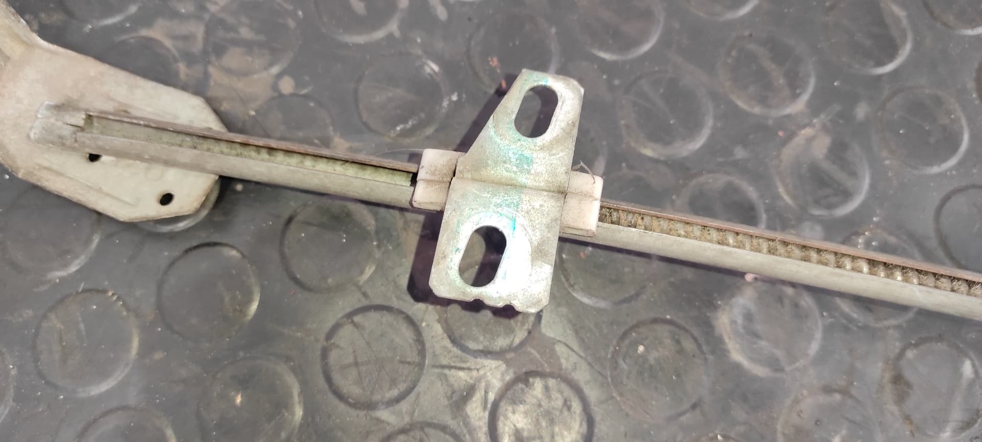 Recambio de ELEVALUNAS DELANTERO DERECHO para VOLKSWAGEN GOLF I (171/173) referencia OEM IAM 171837402C 4