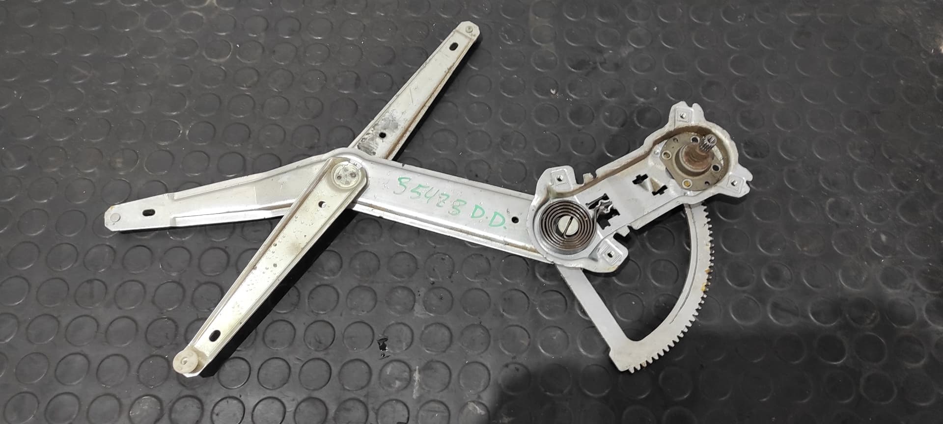 Recambio de ELEVALUNAS DELANTERO DERECHO para MERCEDES-BENZ MB 100 D CAJA CERRADA / COMBI Caja cerrada  (BM 631.332/342) 616963 referencia OEM IAM    - BLANCO