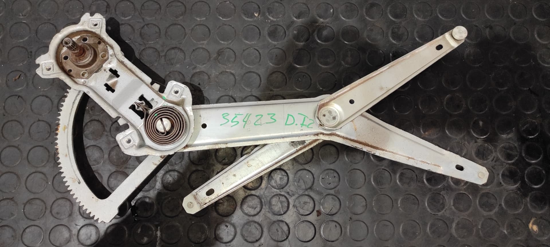 Recambio de ELEVALUNAS DELANTERO IZQUIERDO para MERCEDES-BENZ MB 100 D CAJA CERRADA / COMBI Caja cerrada  (BM 631.332/342) 616963 referencia OEM IAM    - BLANCO
