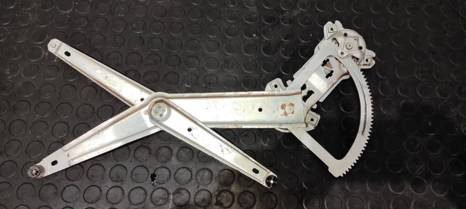 Recambio de ELEVALUNAS DELANTERO IZQUIERDO para MERCEDES-BENZ MB 100 D CAJA CERRADA / COMBI Caja cerrada  (BM 631.332/342) 616963 referencia OEM IAM    - BLANCO 2