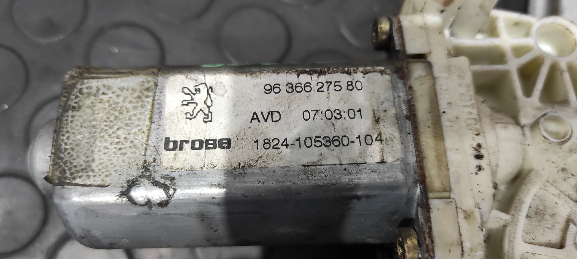 Recambio de ELEVALUNAS DELANTERO IZQUIERDO para PEUGEOT 206 CC * NFUTU5JP4 referencia OEM IAM 9636627580   - ROJO 2