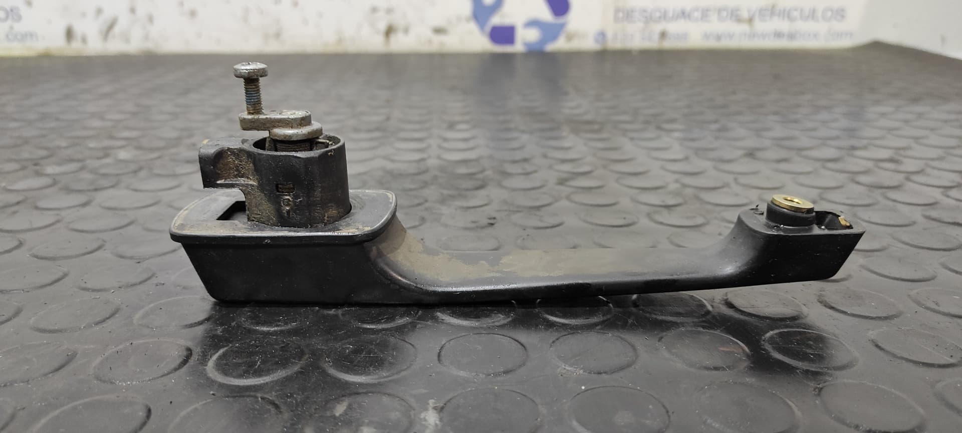 Recambio de MANETA DELANTERA DERECHA para MERCEDES-BENZ MB 100 D CAJA CERRADA / COMBI Caja cerrada  (BM 631.332/342) 616963 referencia OEM IAM    - BLANCO 3