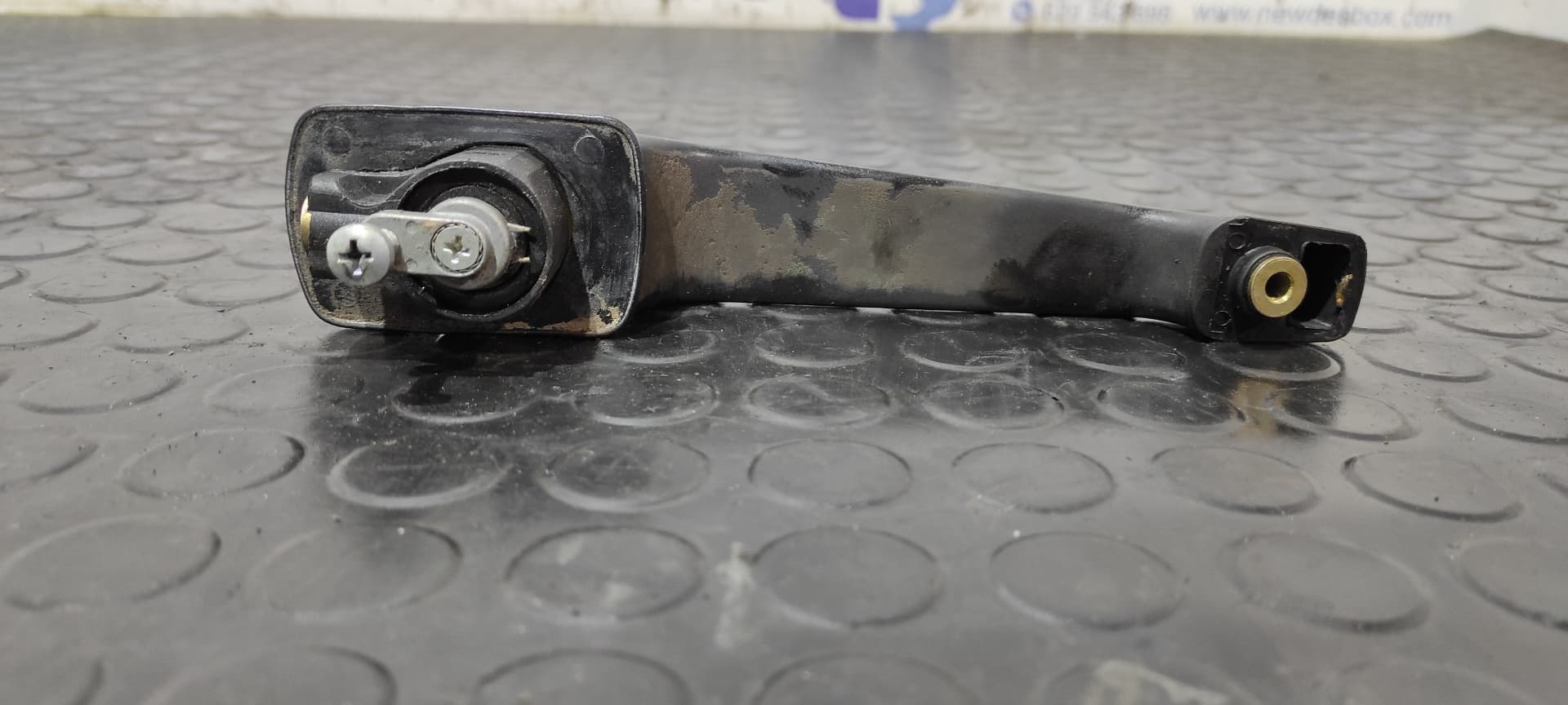 Recambio de MANETA DELANTERA DERECHA para MERCEDES-BENZ MB 100 D CAJA CERRADA / COMBI Caja cerrada  (BM 631.332/342) 616963 referencia OEM IAM    - BLANCO 2