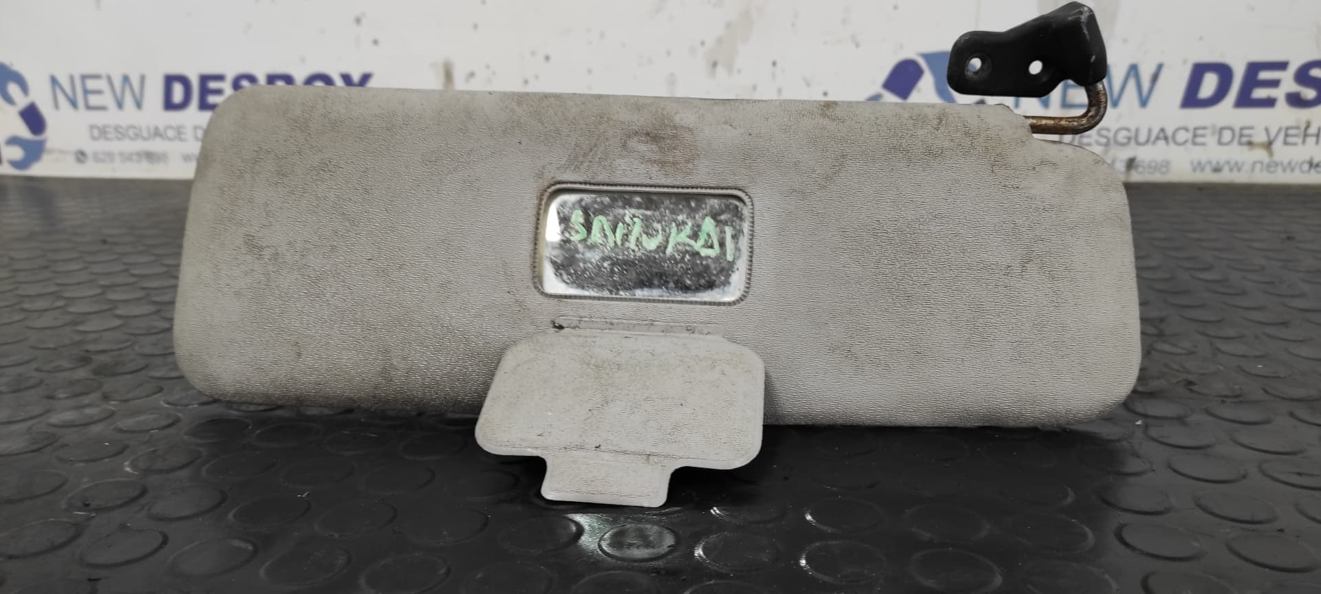 Recambio de PARASOL DERECHO para SUZUKI SAMURAI SJ 413 (SJ) referencia OEM IAM 4