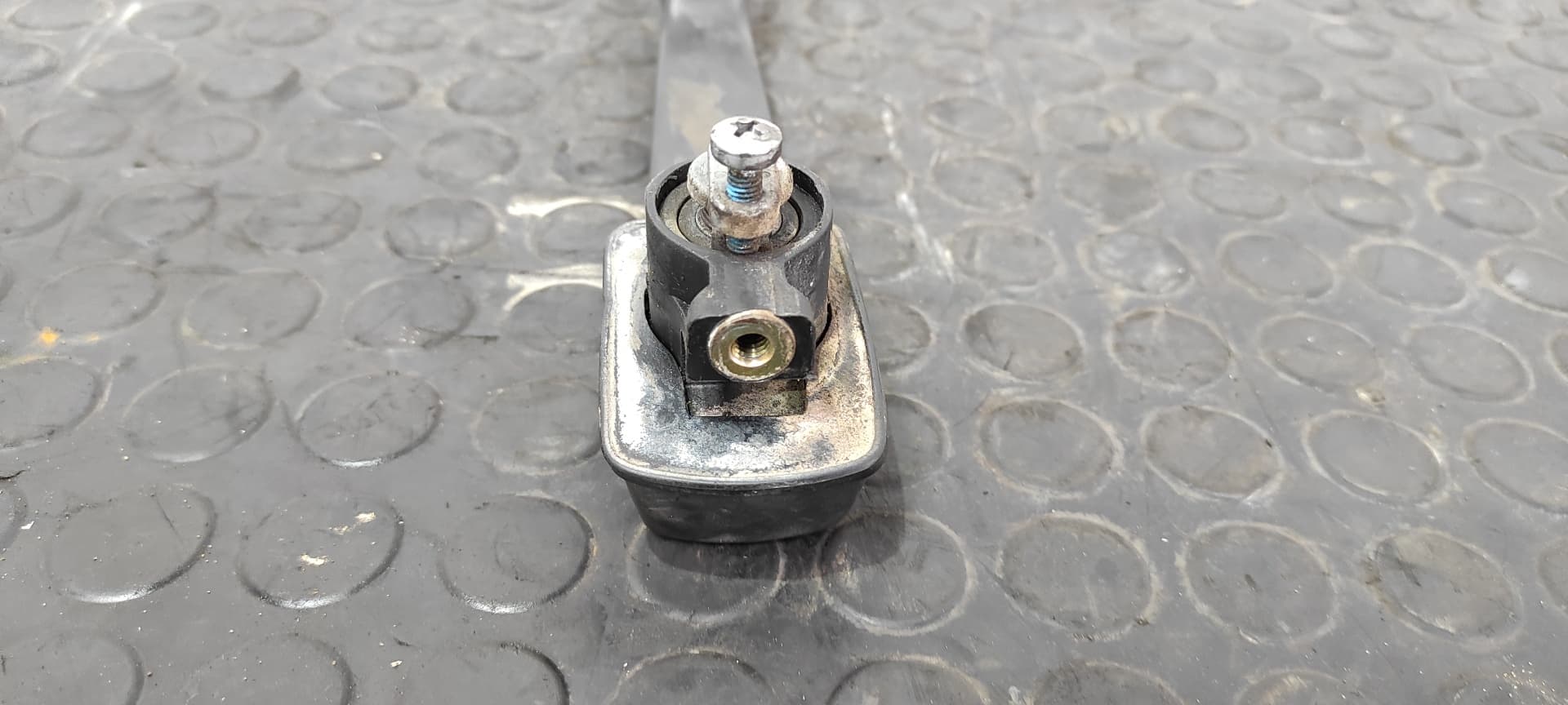 Recambio de MANETA TRASERA DERECHA para MERCEDES-BENZ MB 100 D CAJA CERRADA / COMBI Caja cerrada  (BM 631.332/342) 616963 referencia OEM IAM    - BLANCO 3
