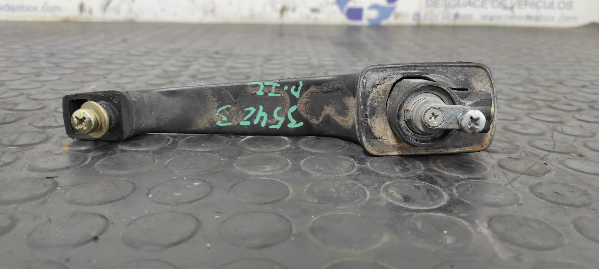 Recambio de MANETA DELANTERA IZQUIERDA para MERCEDES-BENZ MB 100 D CAJA CERRADA / COMBI Caja cerrada  (BM 631.332/342) 616963 referencia OEM IAM    - BLANCO 2