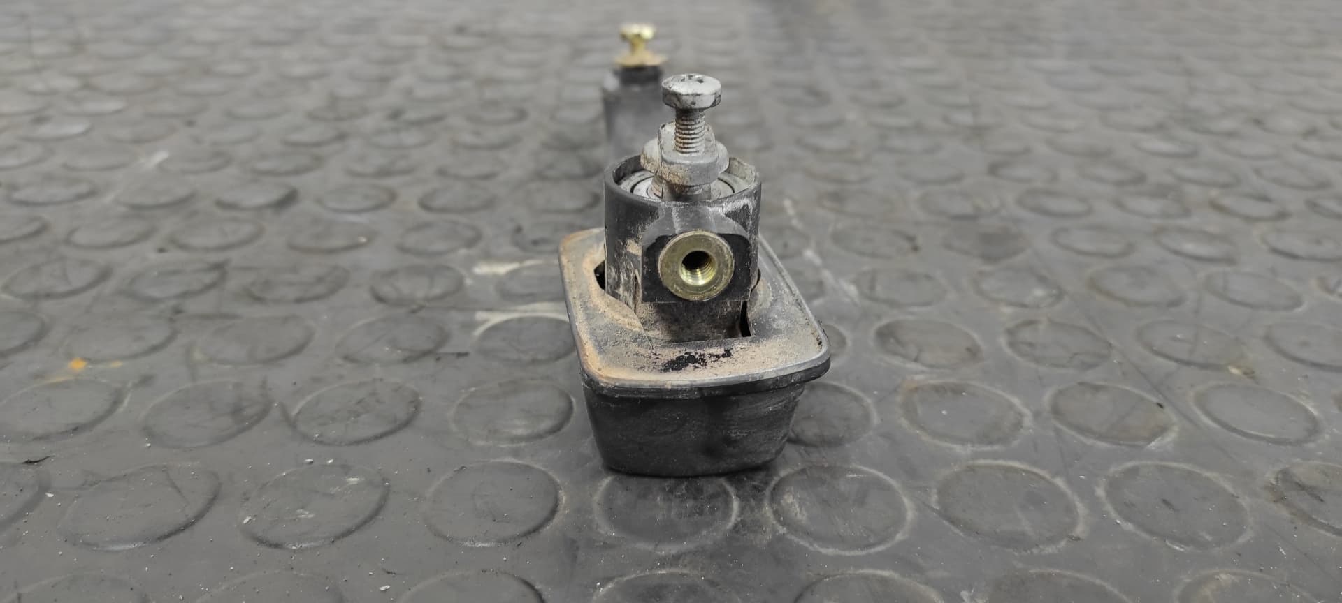 Recambio de MANETA DELANTERA IZQUIERDA para MERCEDES-BENZ MB 100 D CAJA CERRADA / COMBI Caja cerrada  (BM 631.332/342) 616963 referencia OEM IAM    - BLANCO 4