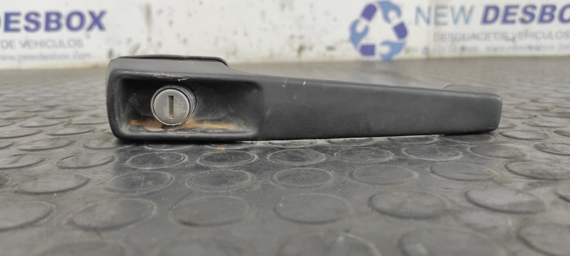 Recambio de MANETA  PUERTA CORREDERA DERECHA para MERCEDES-BENZ MB 100 D CAJA CERRADA / COMBI Caja cerrada  (BM 631.332/342) 616963 referencia OEM IAM    - BLANCO