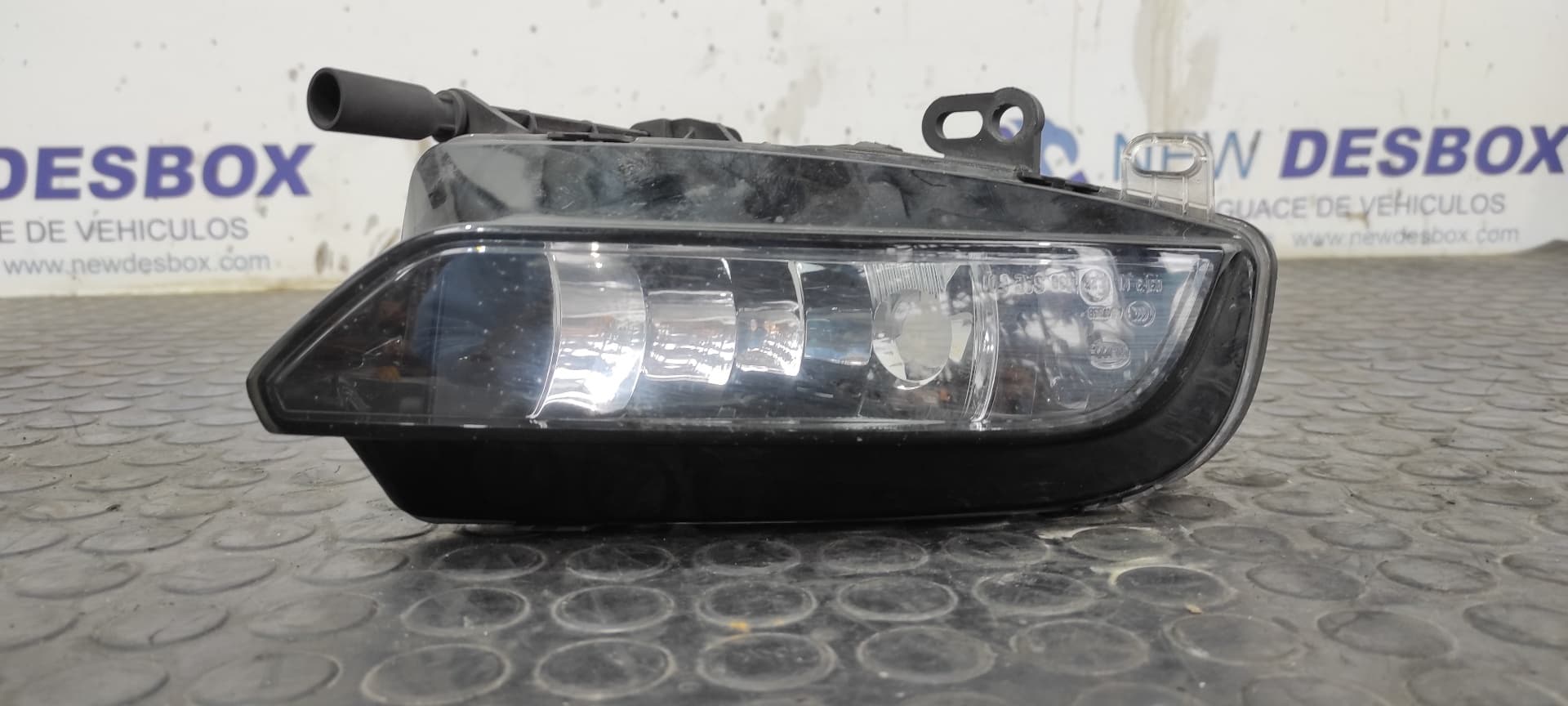 Recambio de FARO ANTINIEBLA DERECHO para AUDI A3 SPORTBACK (8VA) referencia OEM IAM 8V0941700C