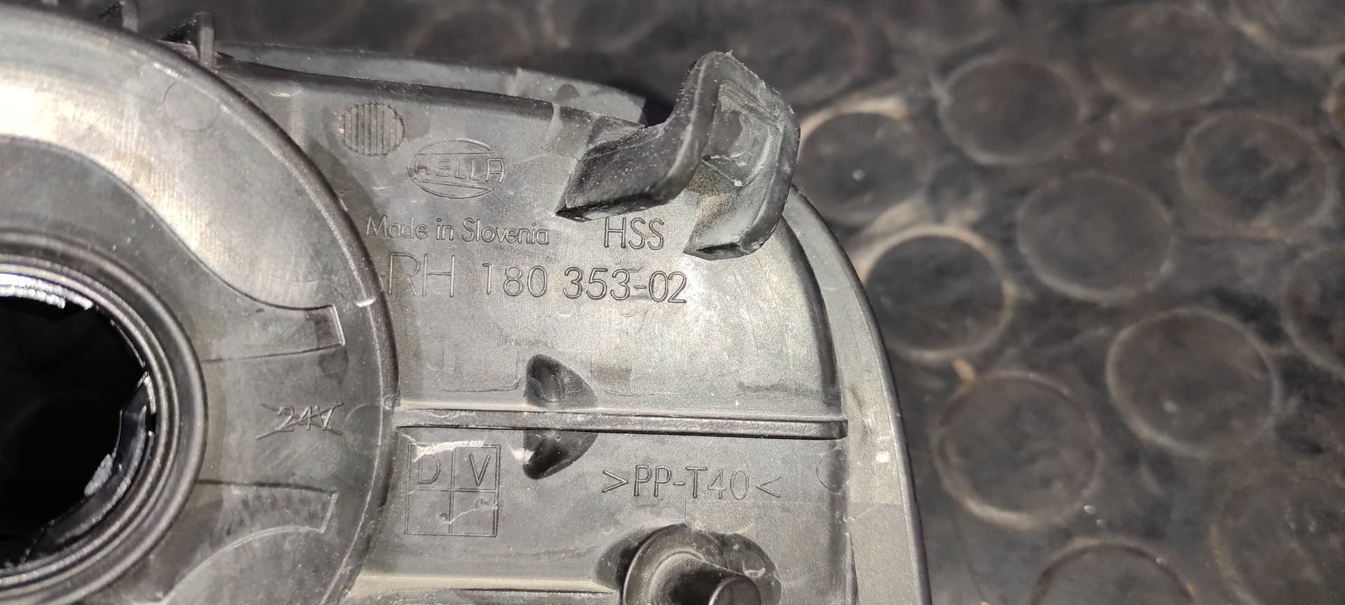 Recambio de FARO ANTINIEBLA DERECHO para AUDI A3 SPORTBACK (8VA) referencia OEM IAM 8V0941700C 6