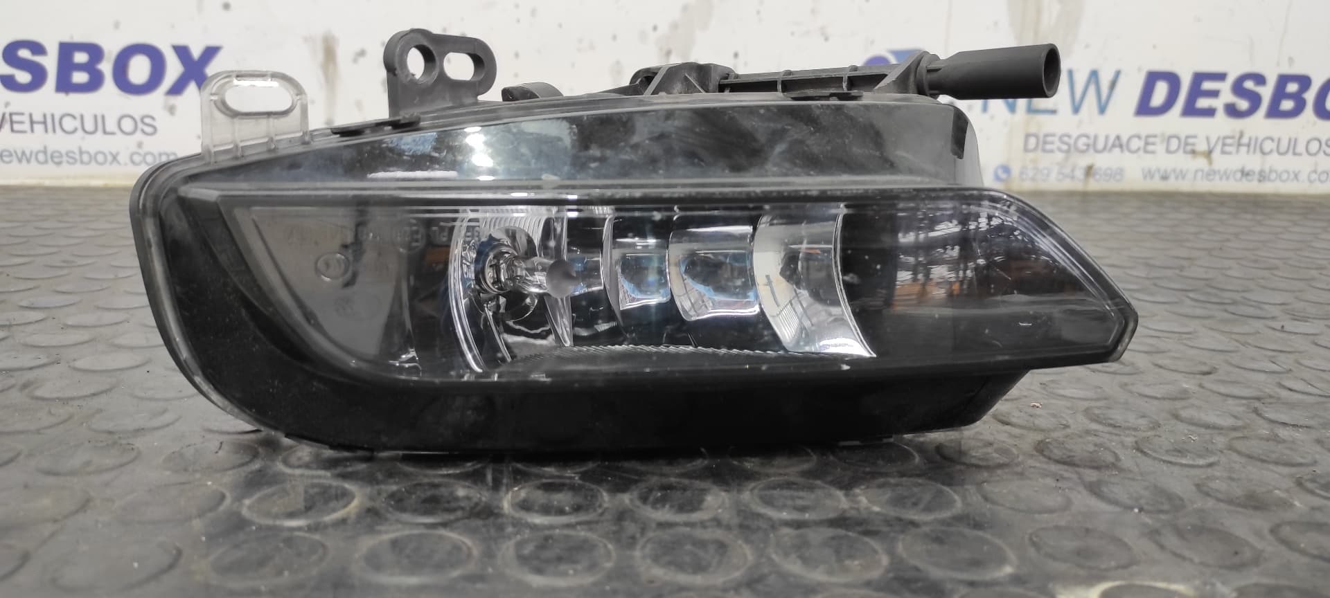 Recambio de FARO ANTINIEBLA IZQUIERDO para AUDI A3 SPORTBACK (8VA) referencia OEM IAM 8V0941699C