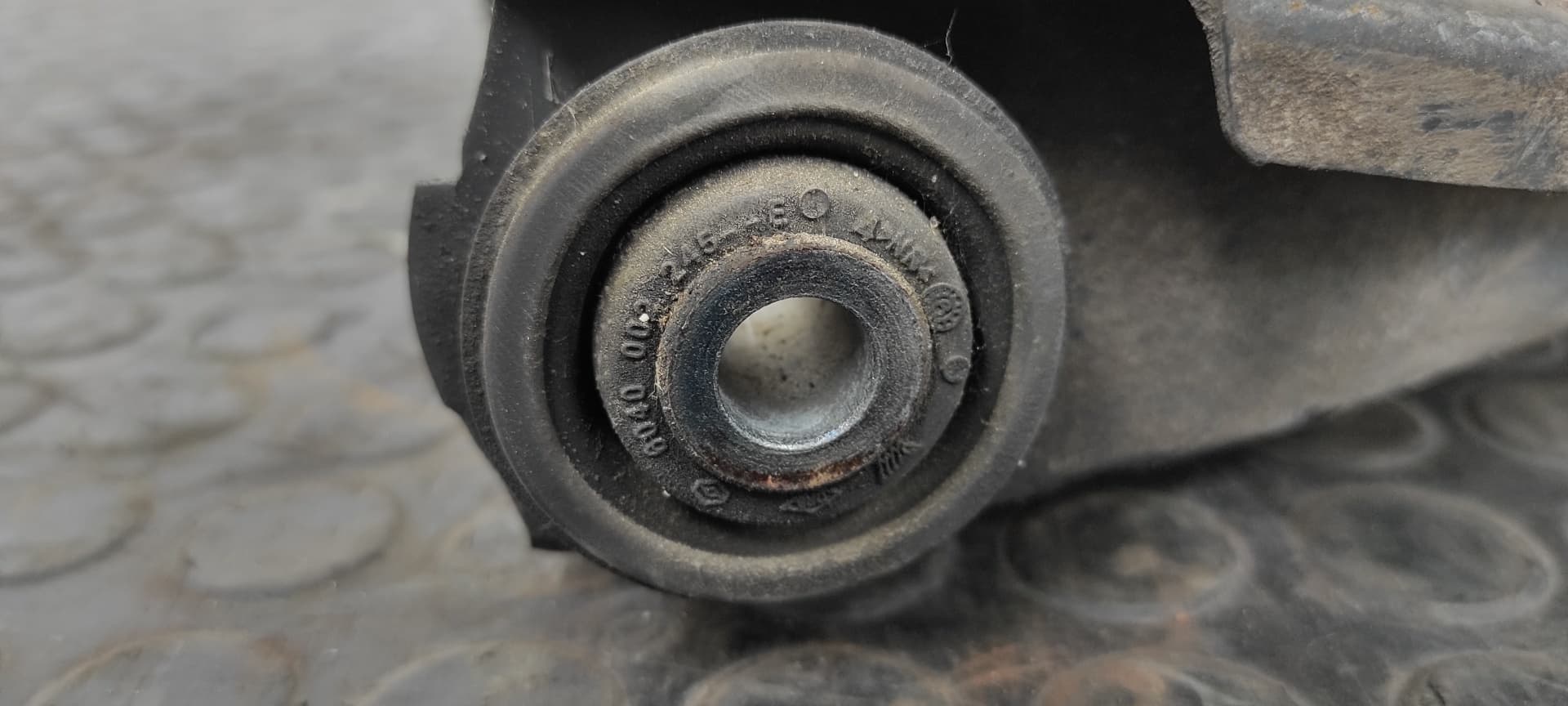 Recambio de BRAZO IZQUIERDO INFERIOR DELANTERO para DACIA LOGAN Ambiance K9KK7 referencia OEM IAM 863F086   - PLATA 8