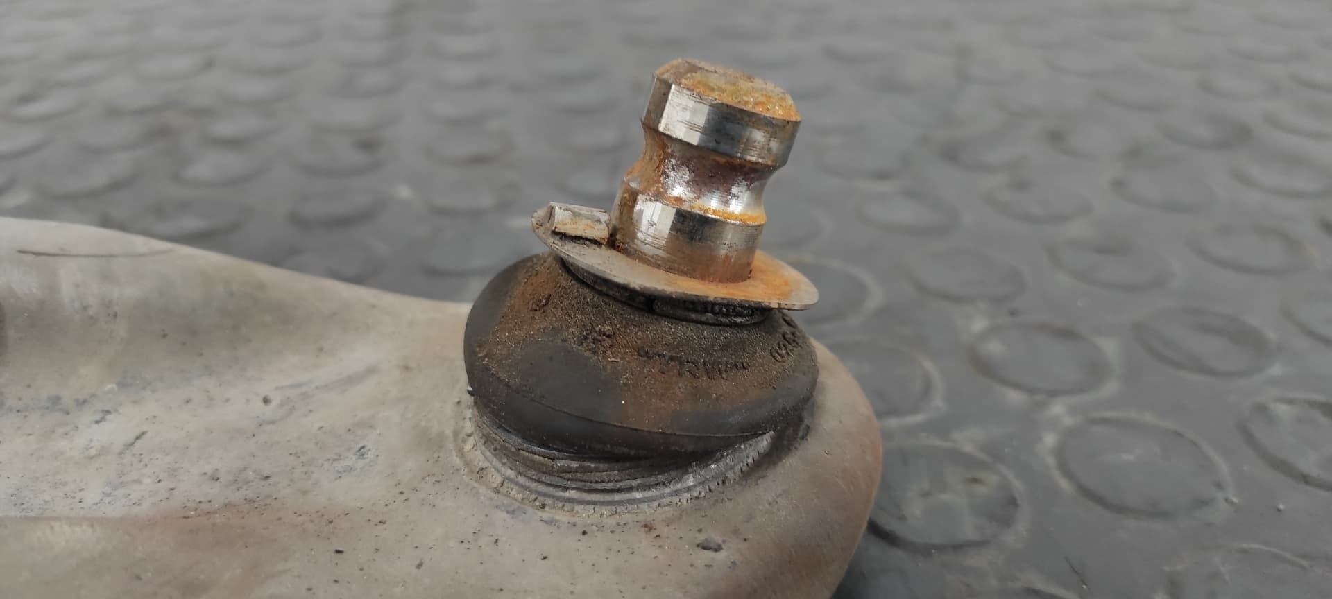 Recambio de BRAZO DERECHO INFERIOR DELANTERO para DACIA LOGAN Ambiance K9KK7 referencia OEM IAM 837F084   - PLATA 8